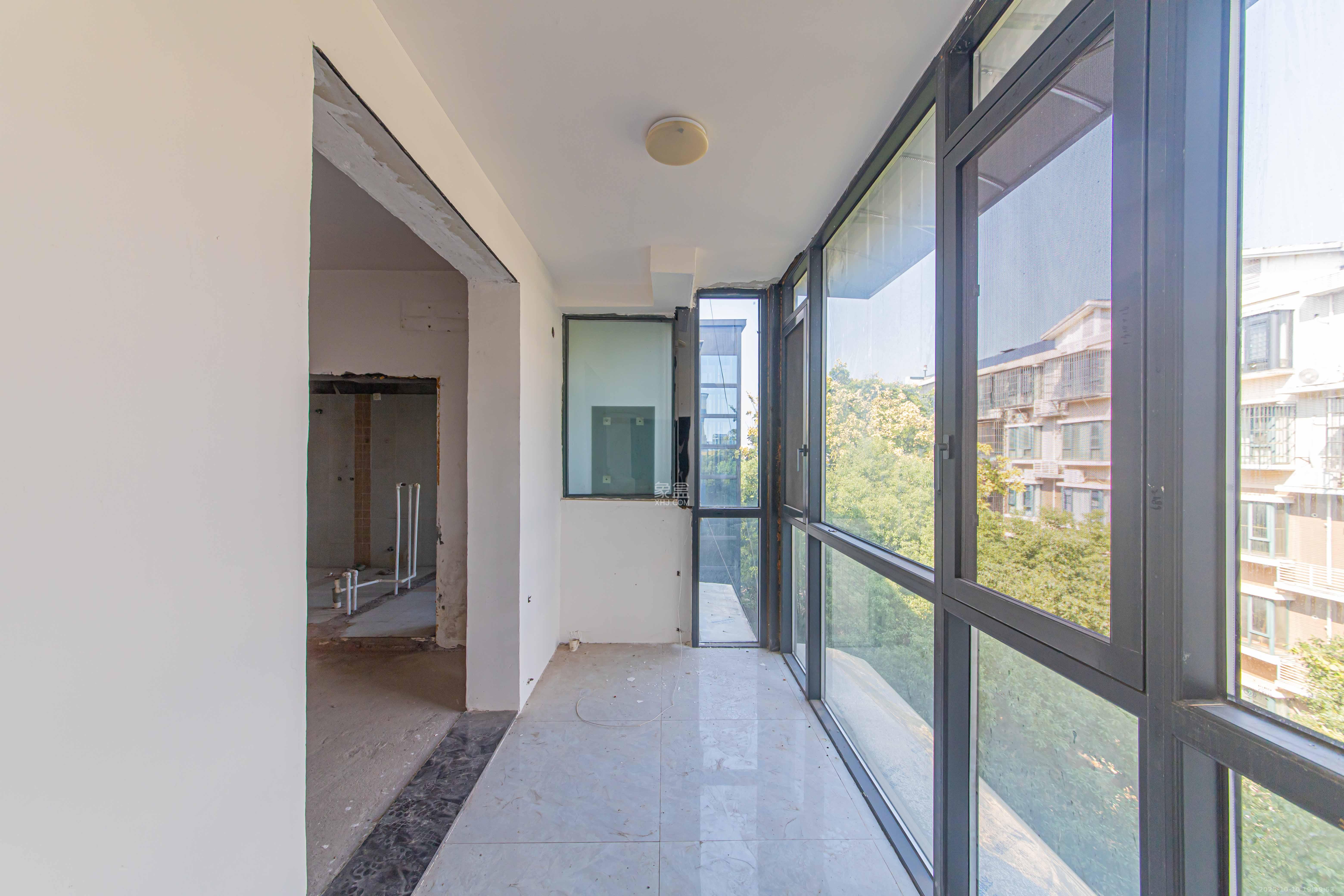 银桂苑  4室2厅2卫    126.0万阳台