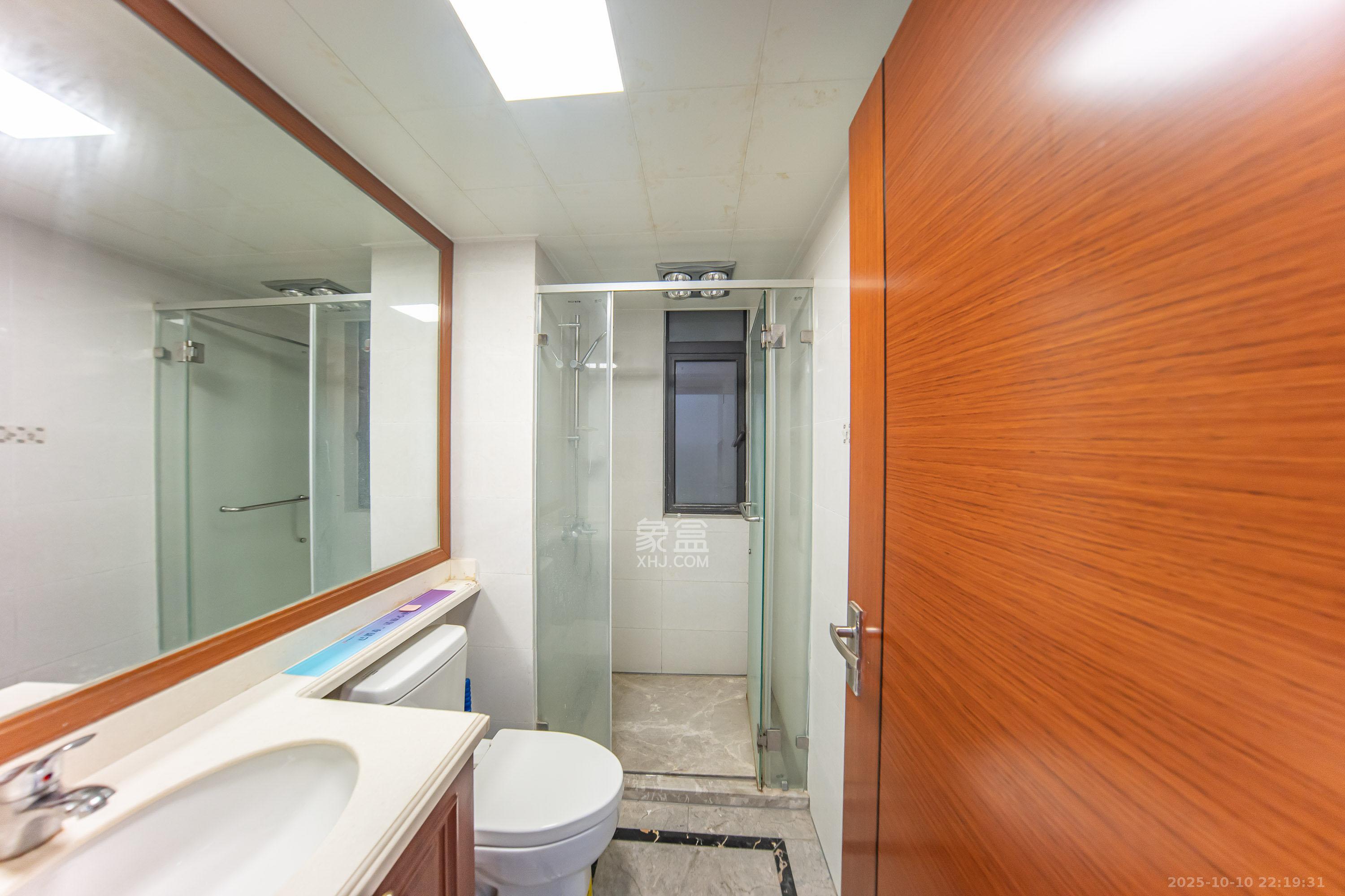 中海国际五期 3室2厅2卫 98.0万 中海国际五期 3室2厅2卫 98.0万卫生间