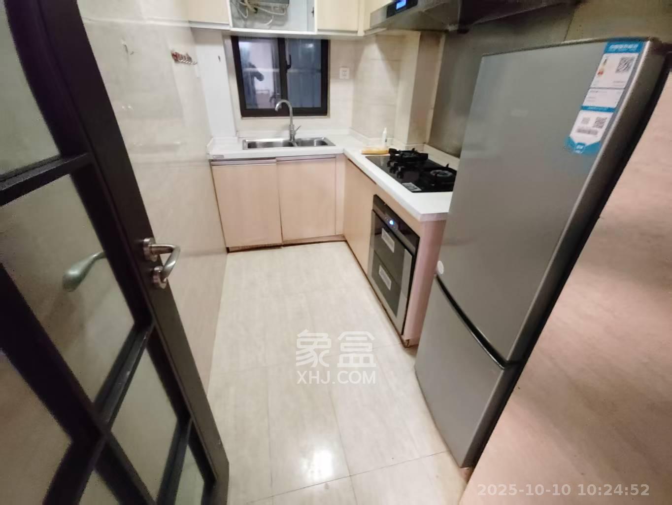 绿地中央广场  3室2厅1卫    2600.0元/月 绿地中央广场  3室2厅1卫    2600.0元/月室内图