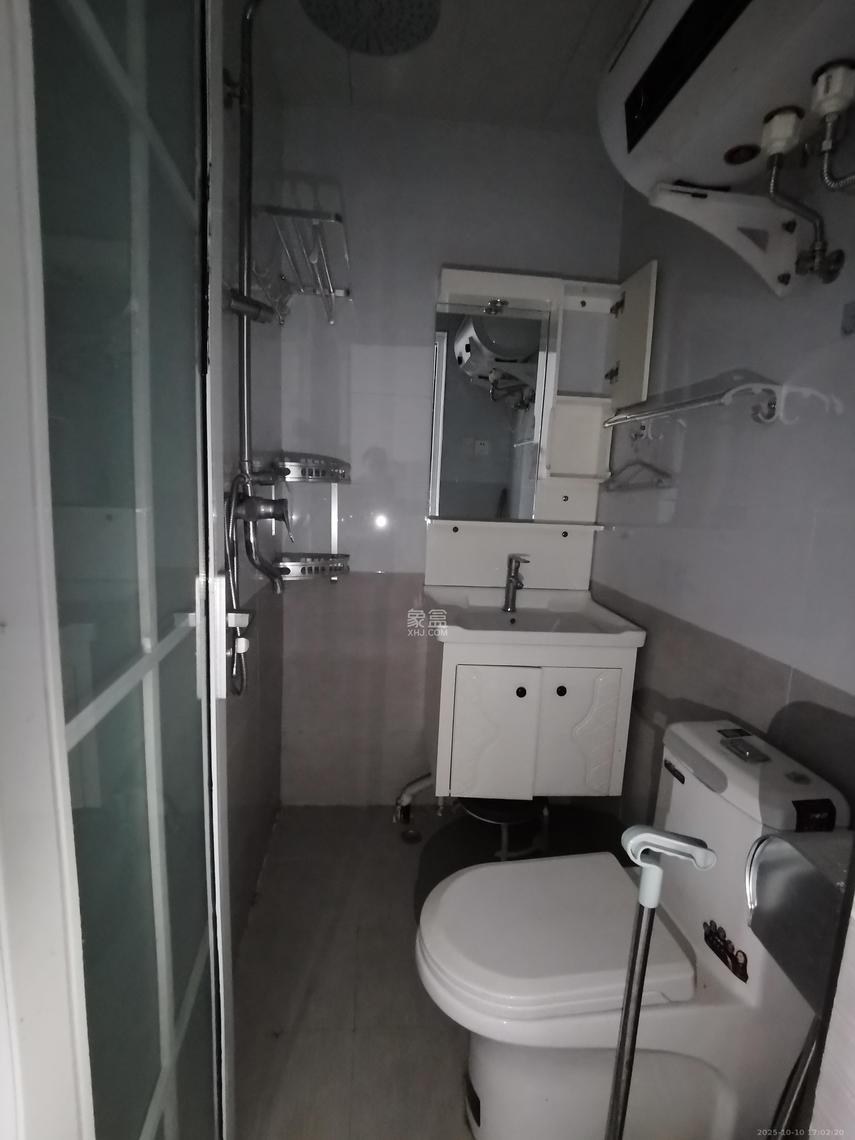 裕天国际商汇中心 1室1厅1卫 1200.0元/月 裕天国际商汇中心 1室1厅1卫 1200.0元/月室内图