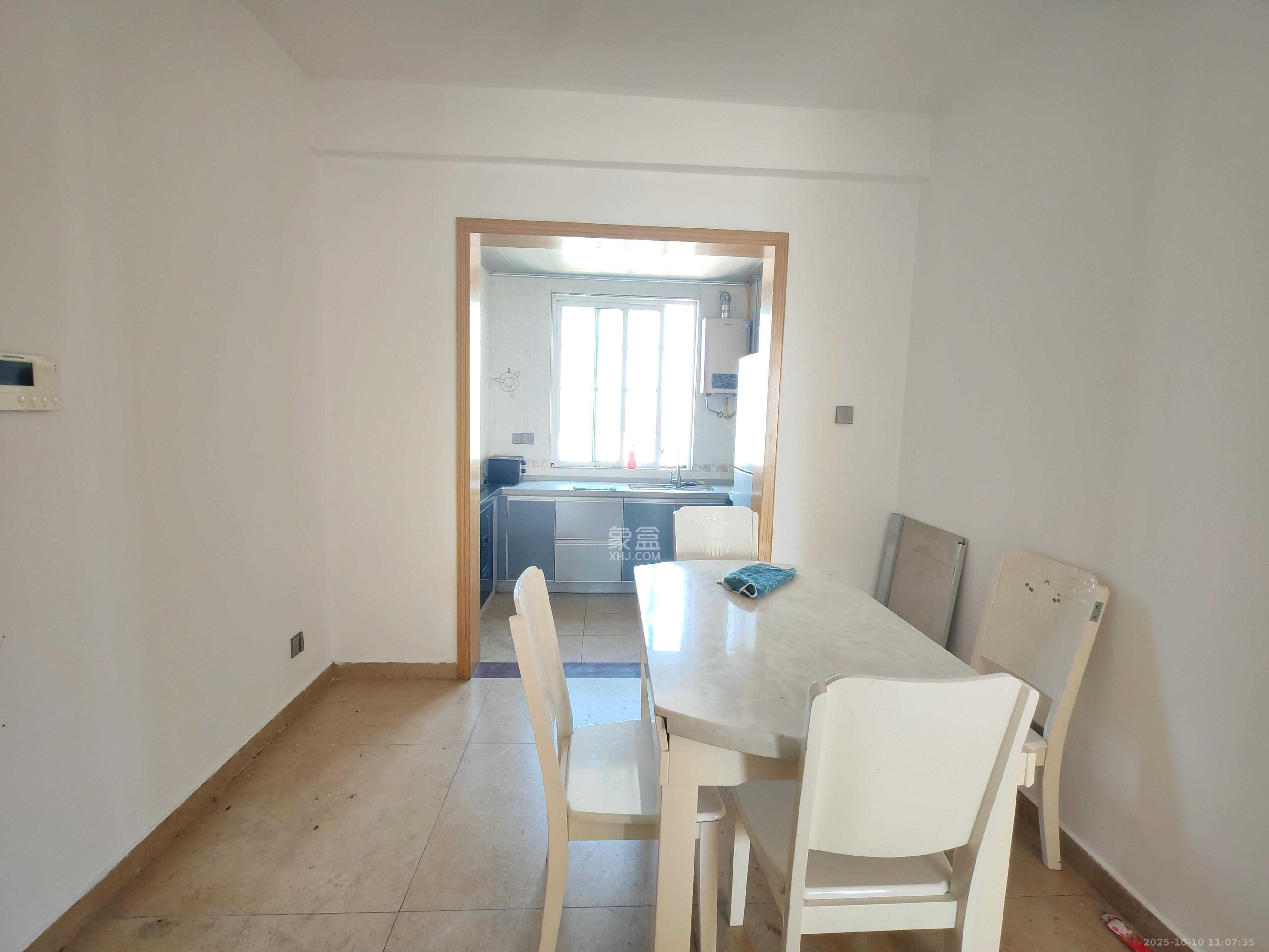 上河国际C区  3室2厅2卫    2900.0元/月室内图