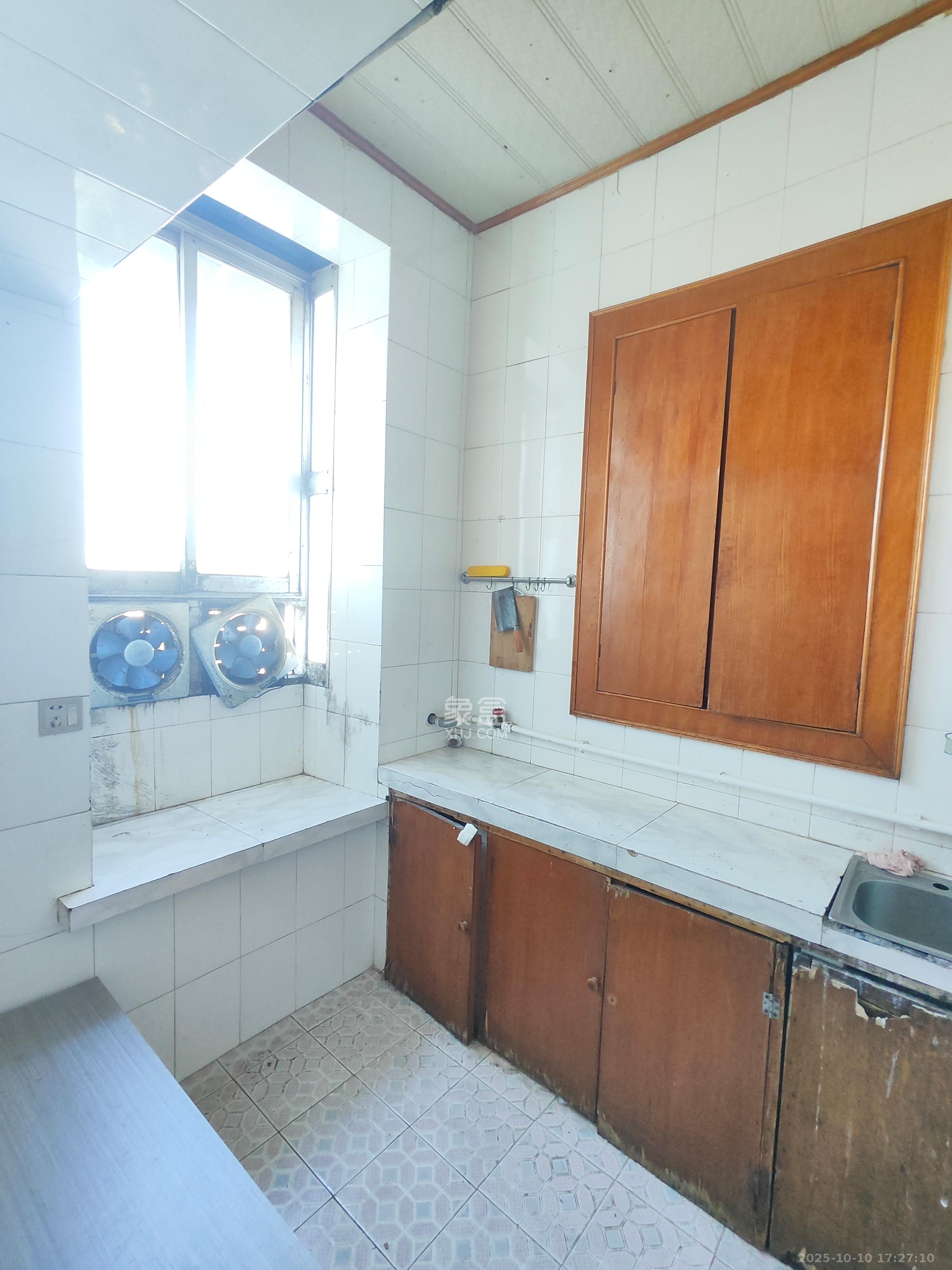 中南村(一二三村)  2室2厅1卫    750.0元/月 中南村(一二三村)  2室2厅1卫    750.0元/月室内图