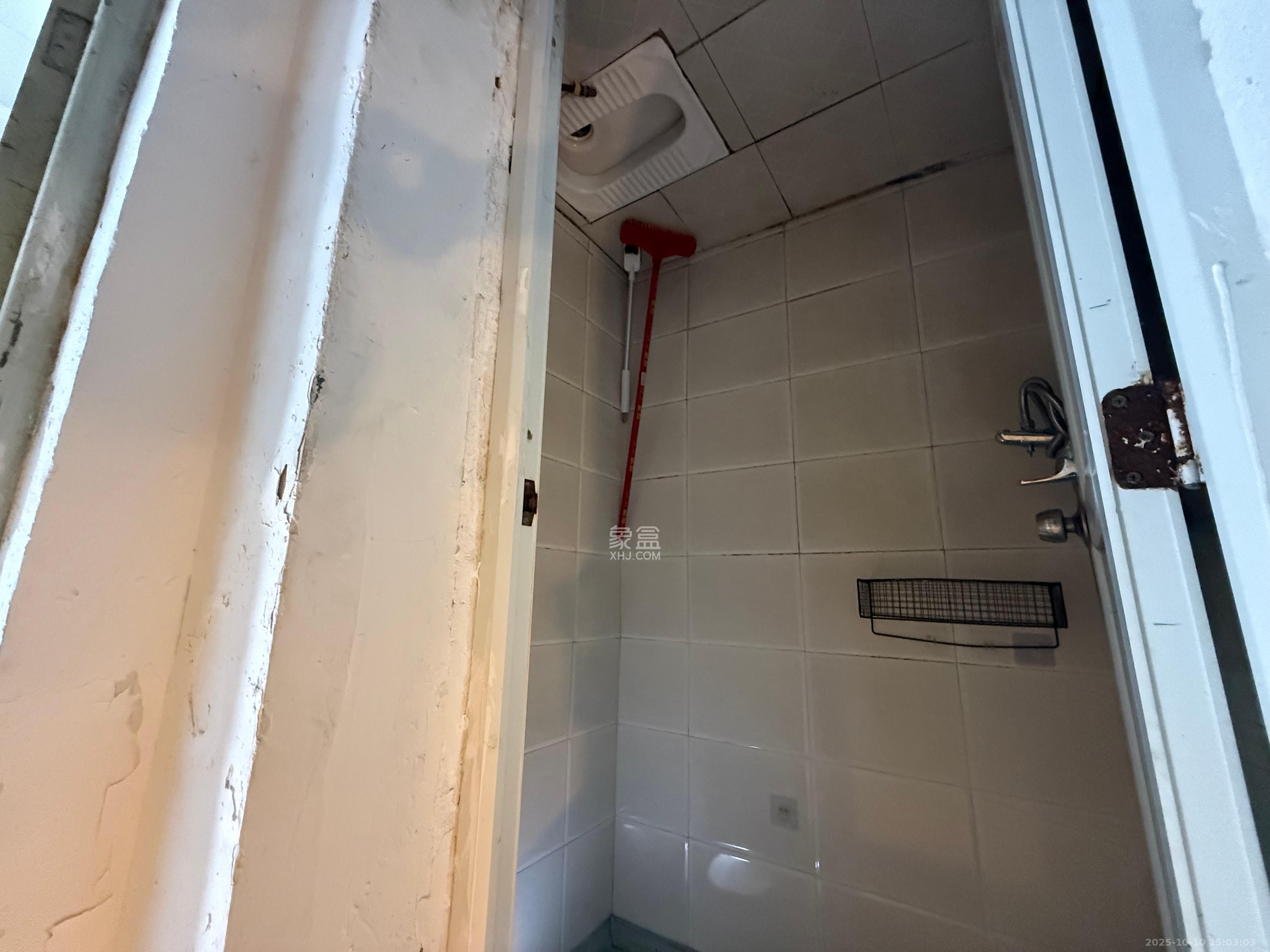 人民新村  3室1厅1卫    1400.0元/月 人民新村  3室1厅1卫    1400.0元/月室内图