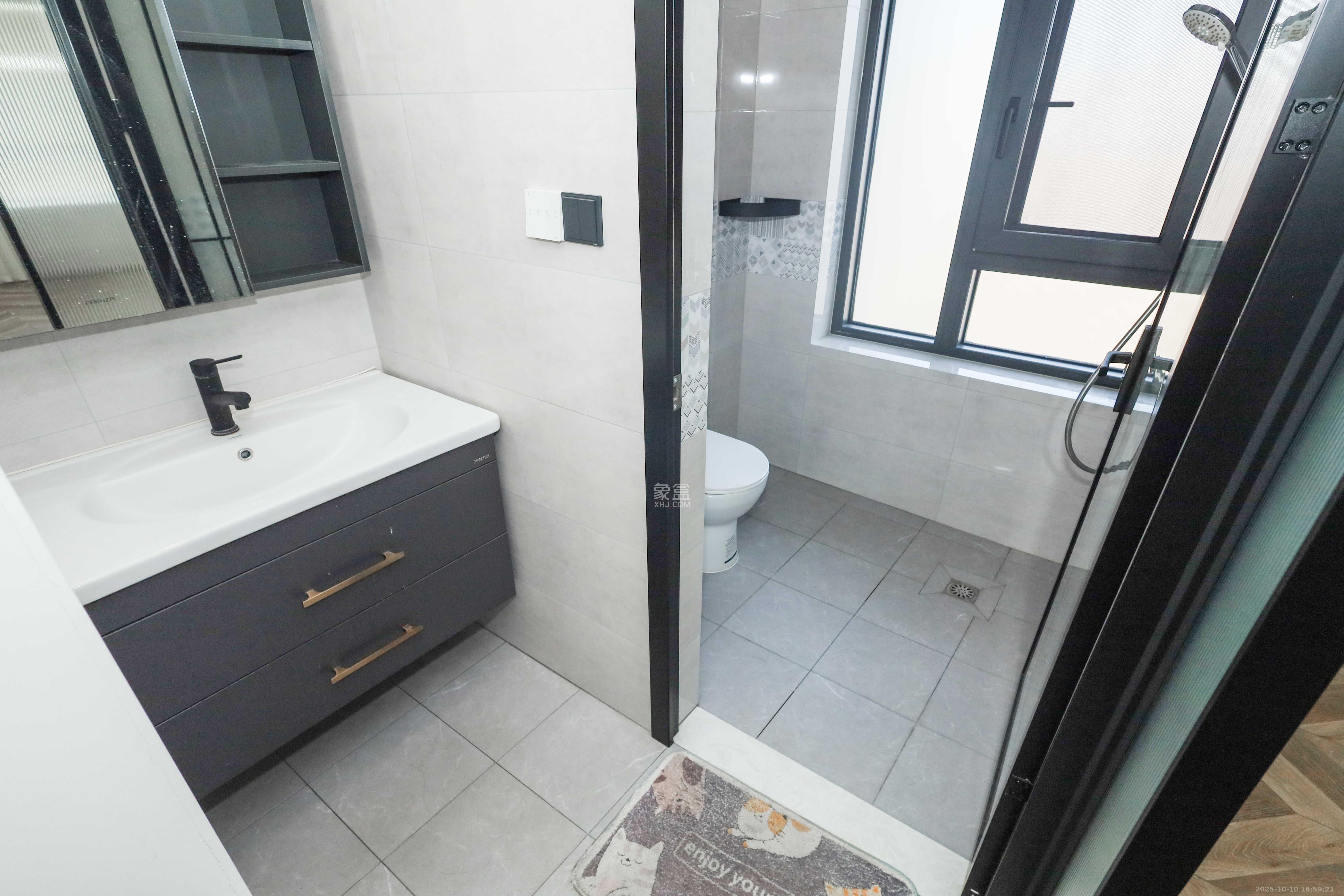 保利麓谷林语D区 4室2厅2卫 148.0万 保利麓谷林语D区 4室2厅2卫 148.0万卫生间