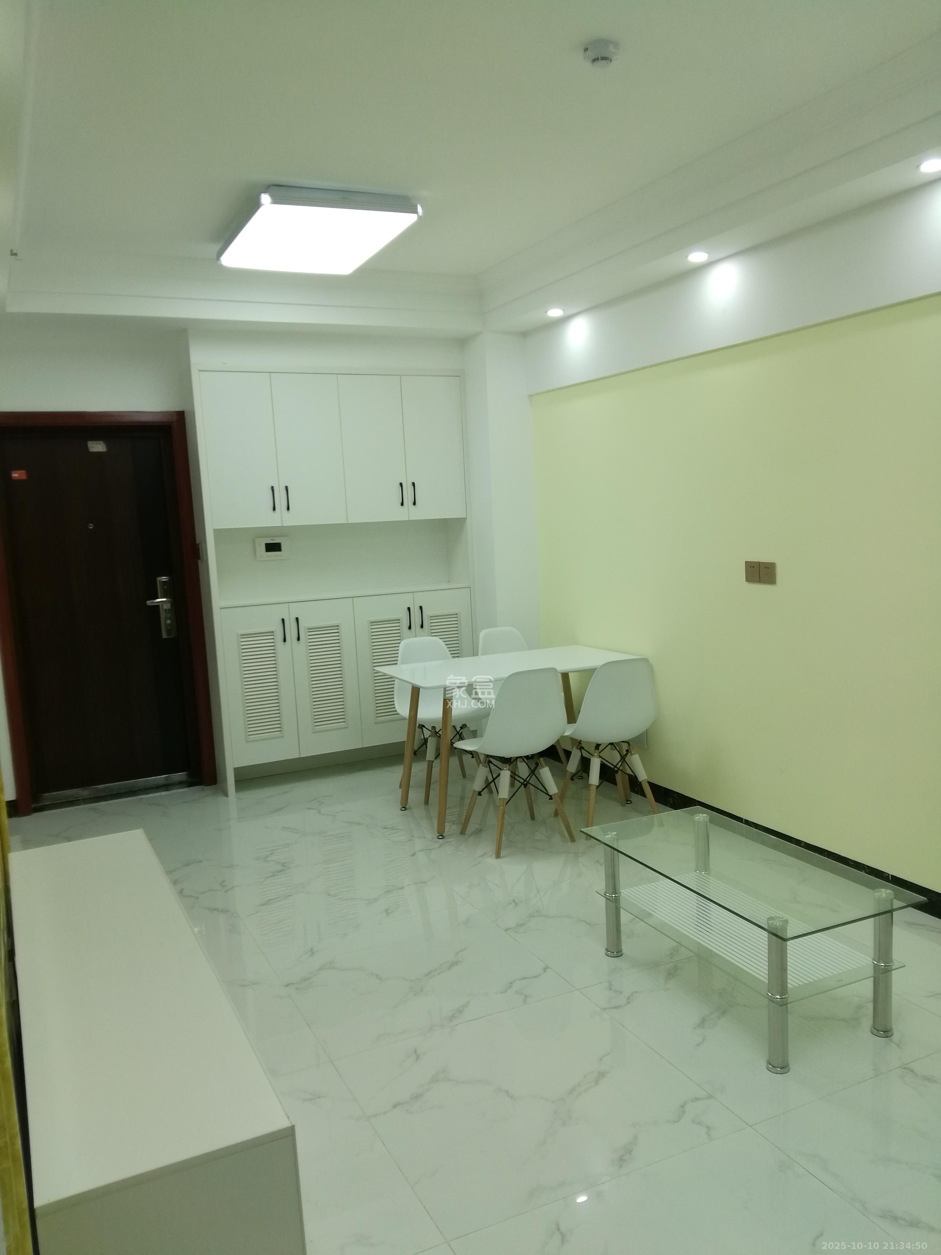 国泰九龙湾  2室2厅1卫    2000.0元/月 国泰九龙湾  2室2厅1卫    2000.0元/月