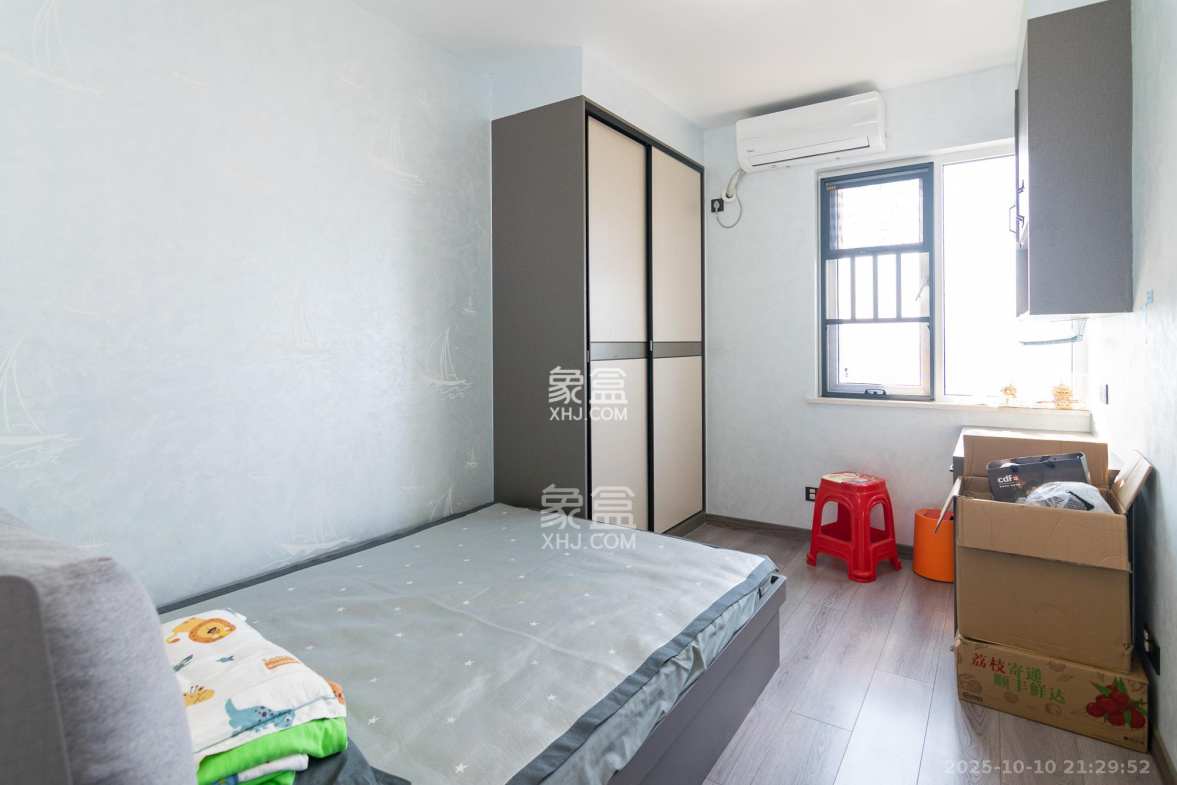 绿地香树花城 3室2厅2卫 79.9万 绿地香树花城 3室2厅2卫 79.9万卧室