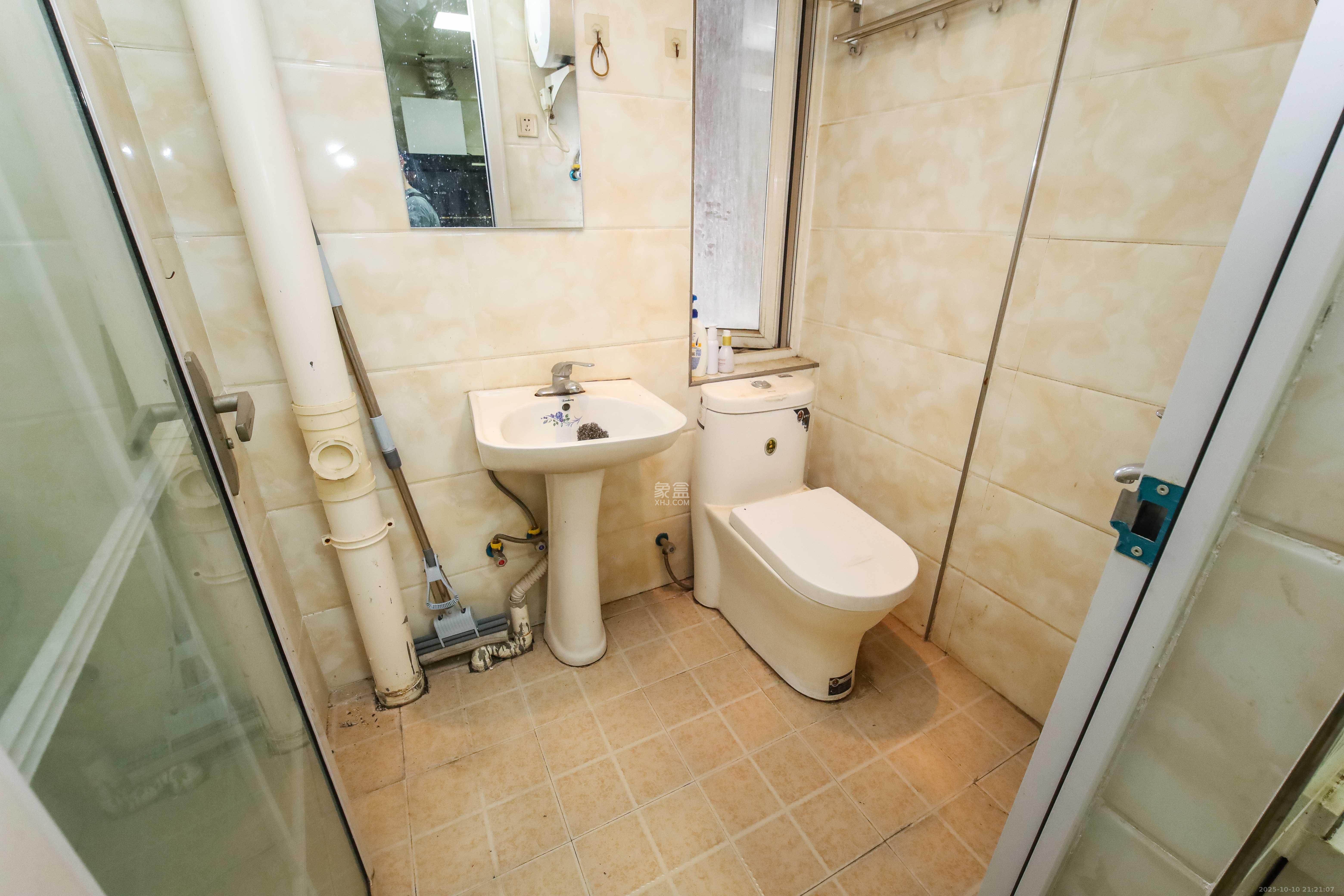 金地格林公馆  3室2厅1卫    78.0万卫生间