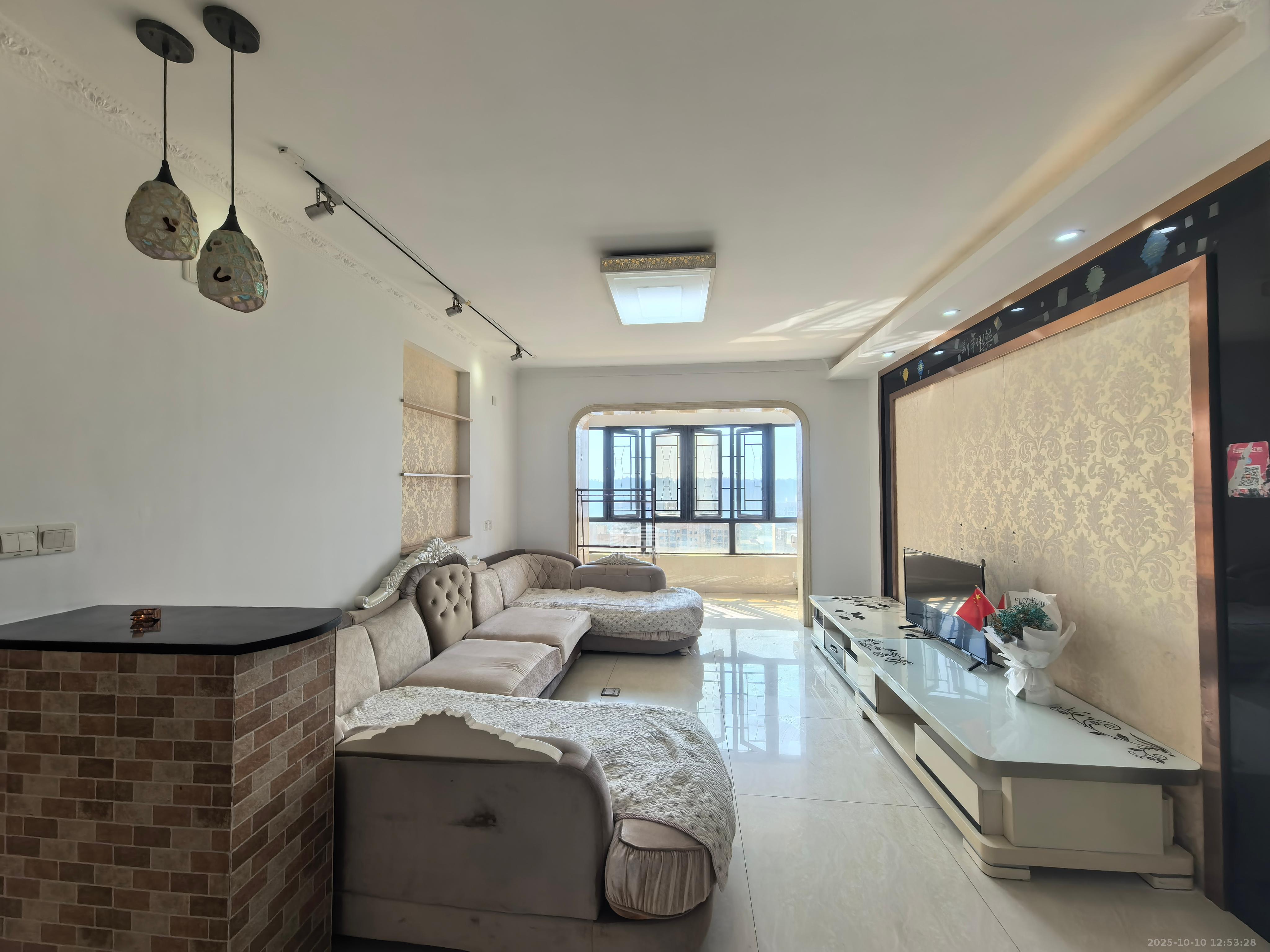 深业睿城 3室2厅1卫 2300.0元/月 深业睿城 3室2厅1卫 2300.0元/月室内图