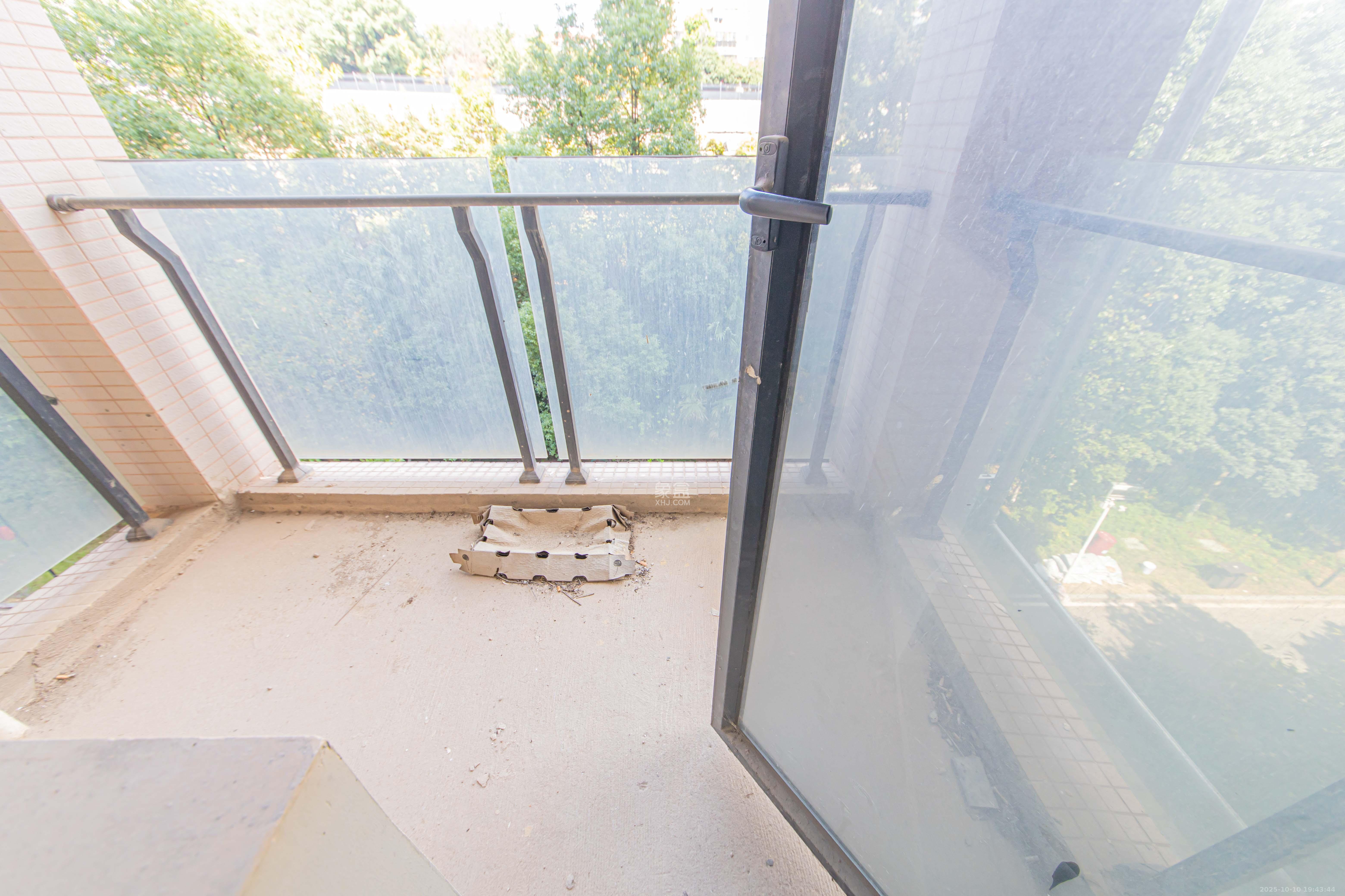 保利花园  3室2厅2卫    95.0万厨房