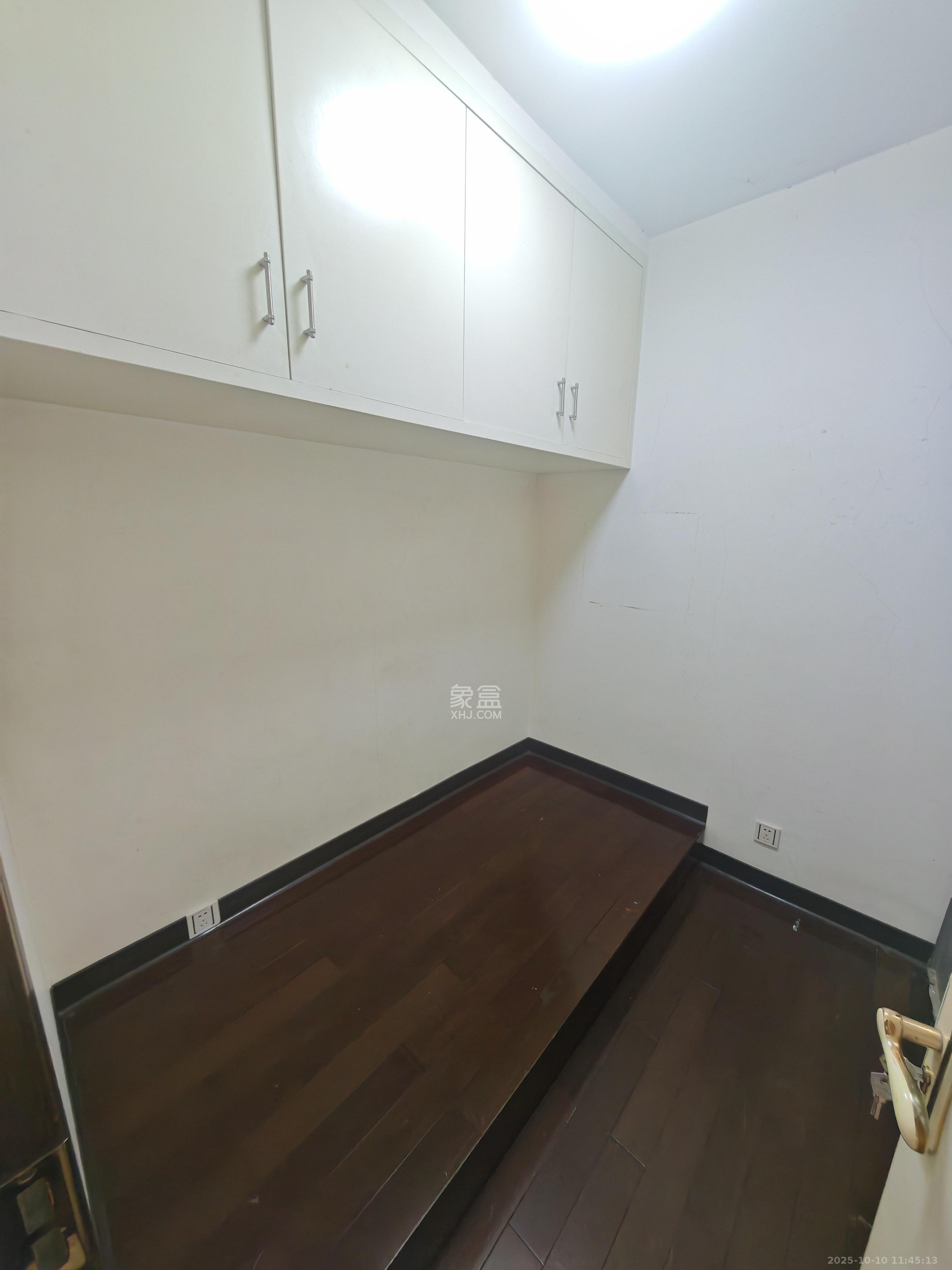 五一华府 3室2厅2卫 5000.0元/月 五一华府 3室2厅2卫 5000.0元/月室内图