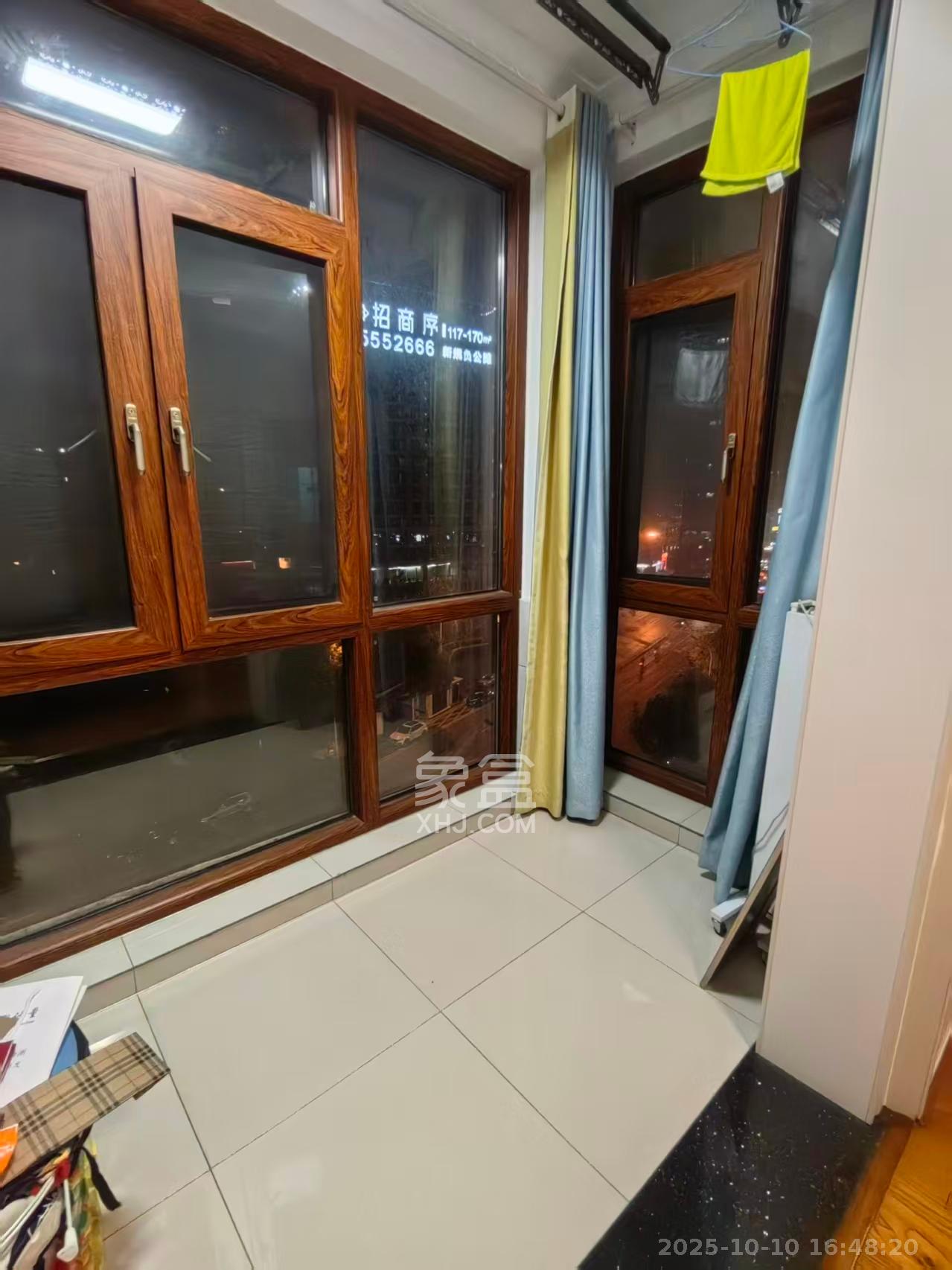 英郡年华  3室2厅1卫    2500.0元/月 英郡年华  3室2厅1卫    2500.0元/月室内图