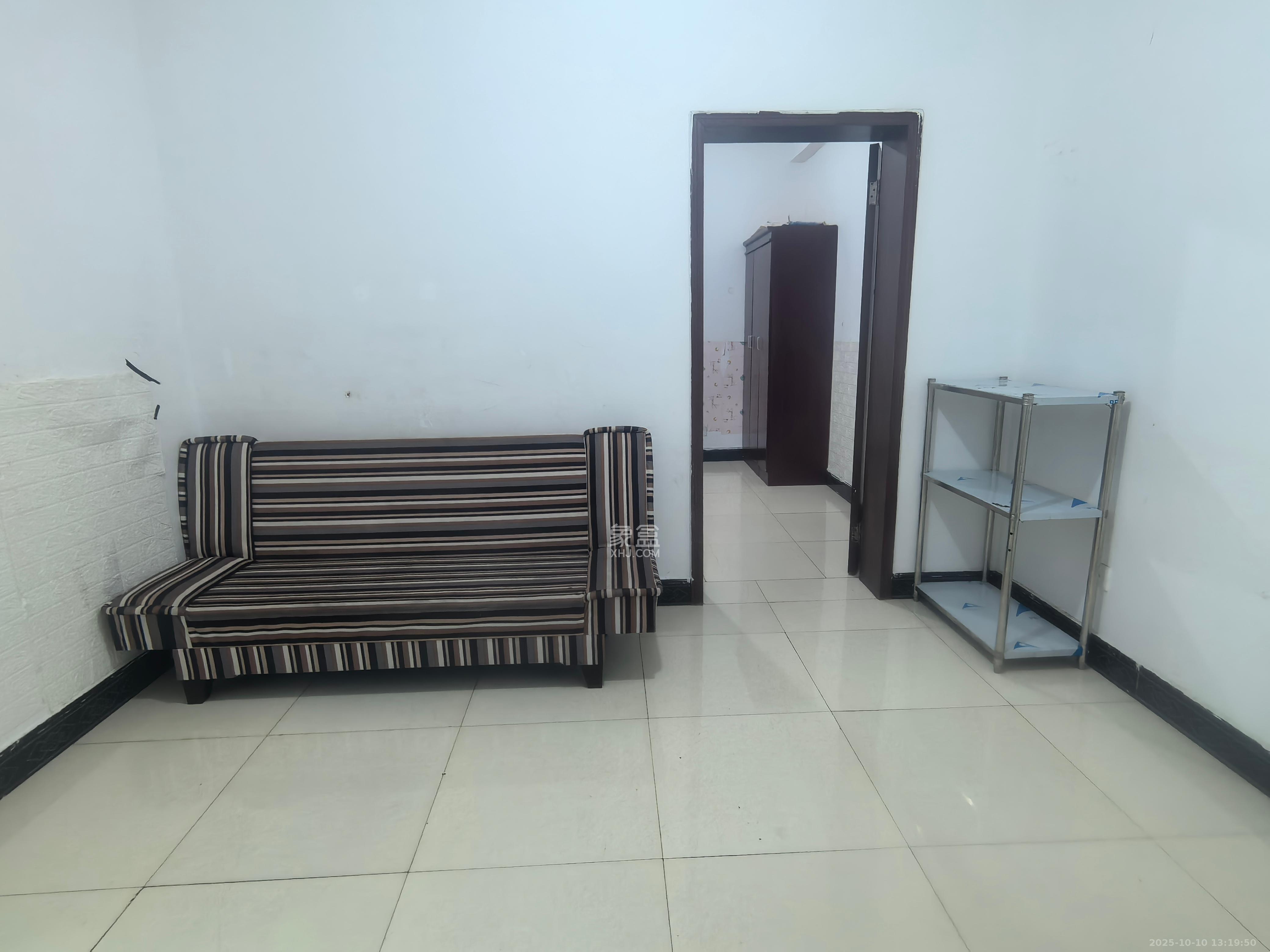 裕民小区  1室0厅0卫    1100.0元/月 裕民小区  1室0厅0卫    1100.0元/月