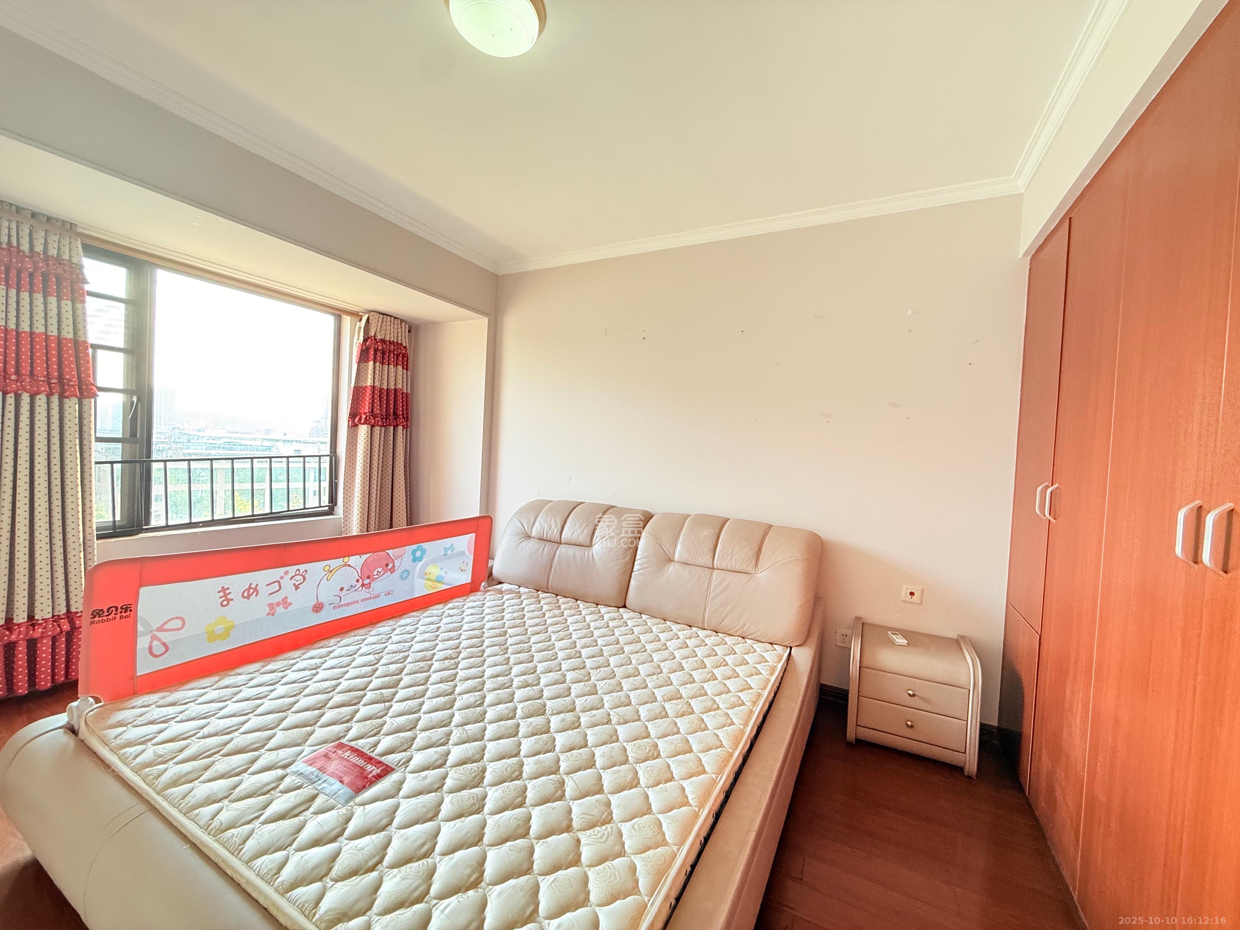 万科金域华府二期  2室2厅1卫    2400.0元/月 万科金域华府二期  2室2厅1卫    2400.0元/月室内图