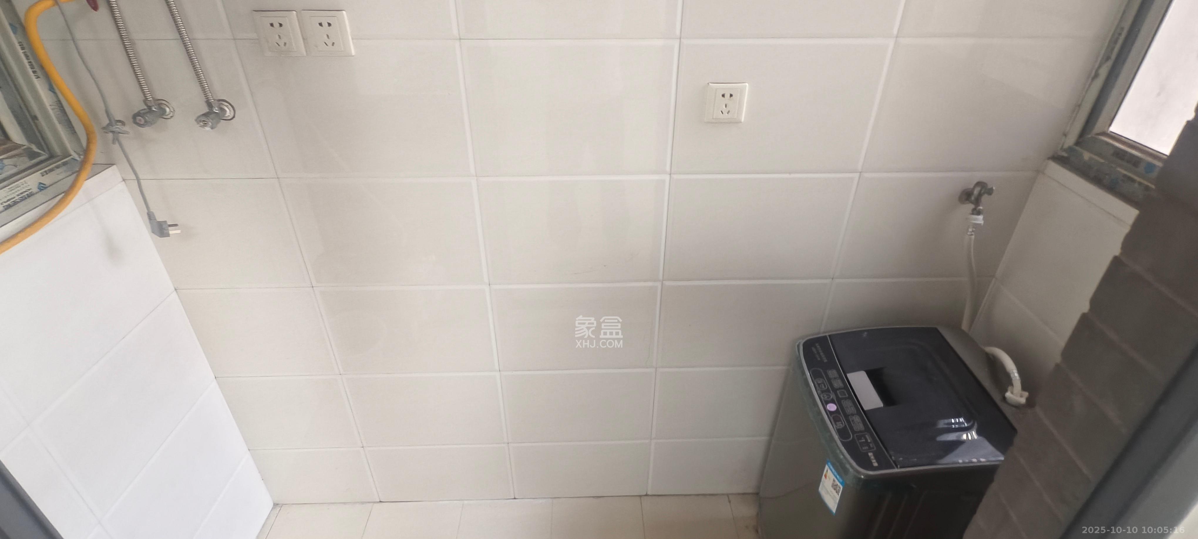 三万英尺  1室1厅1卫    1600.0元/月室内图