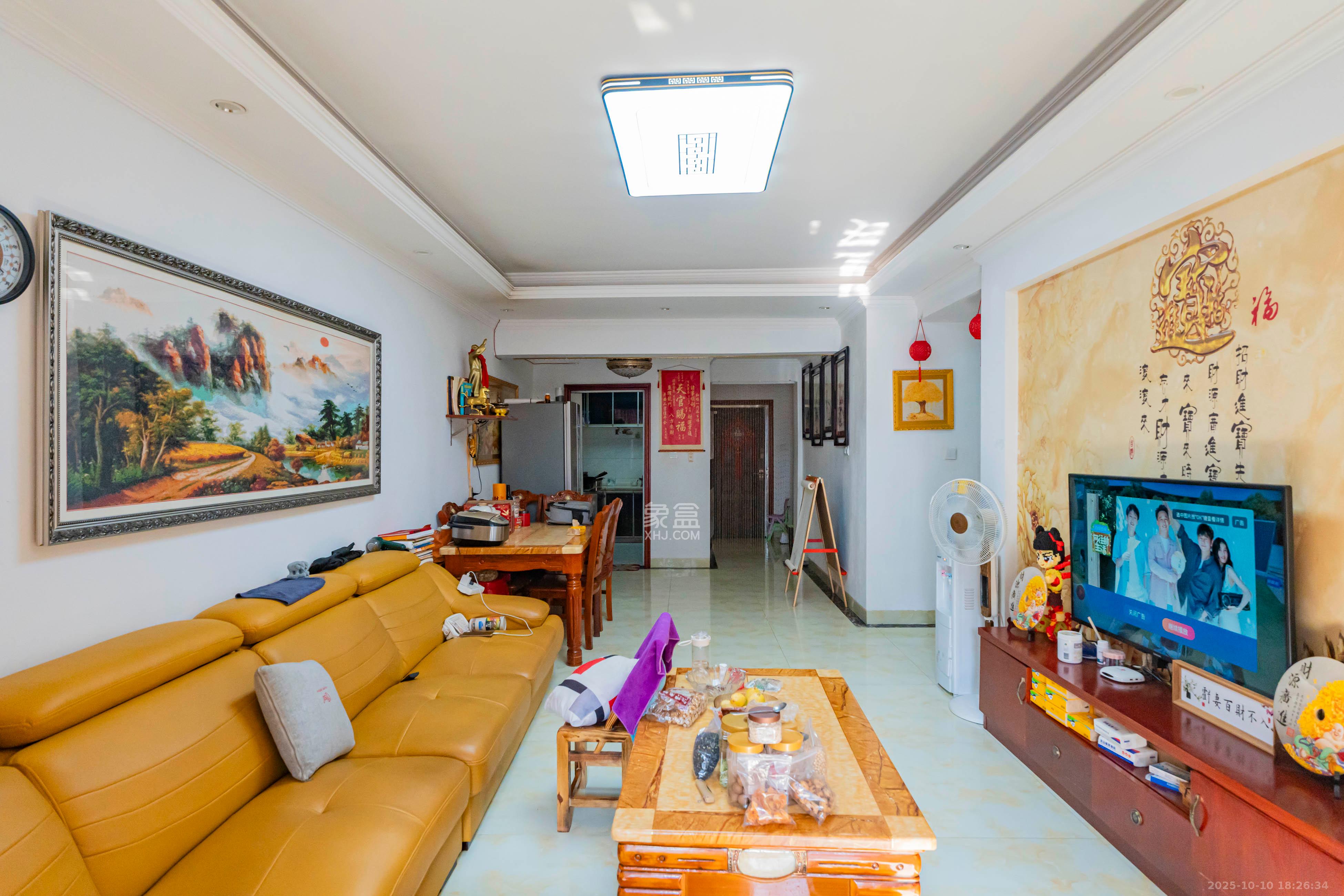 海洋半岛（月珑湾）  3室2厅1卫    87.0万客厅