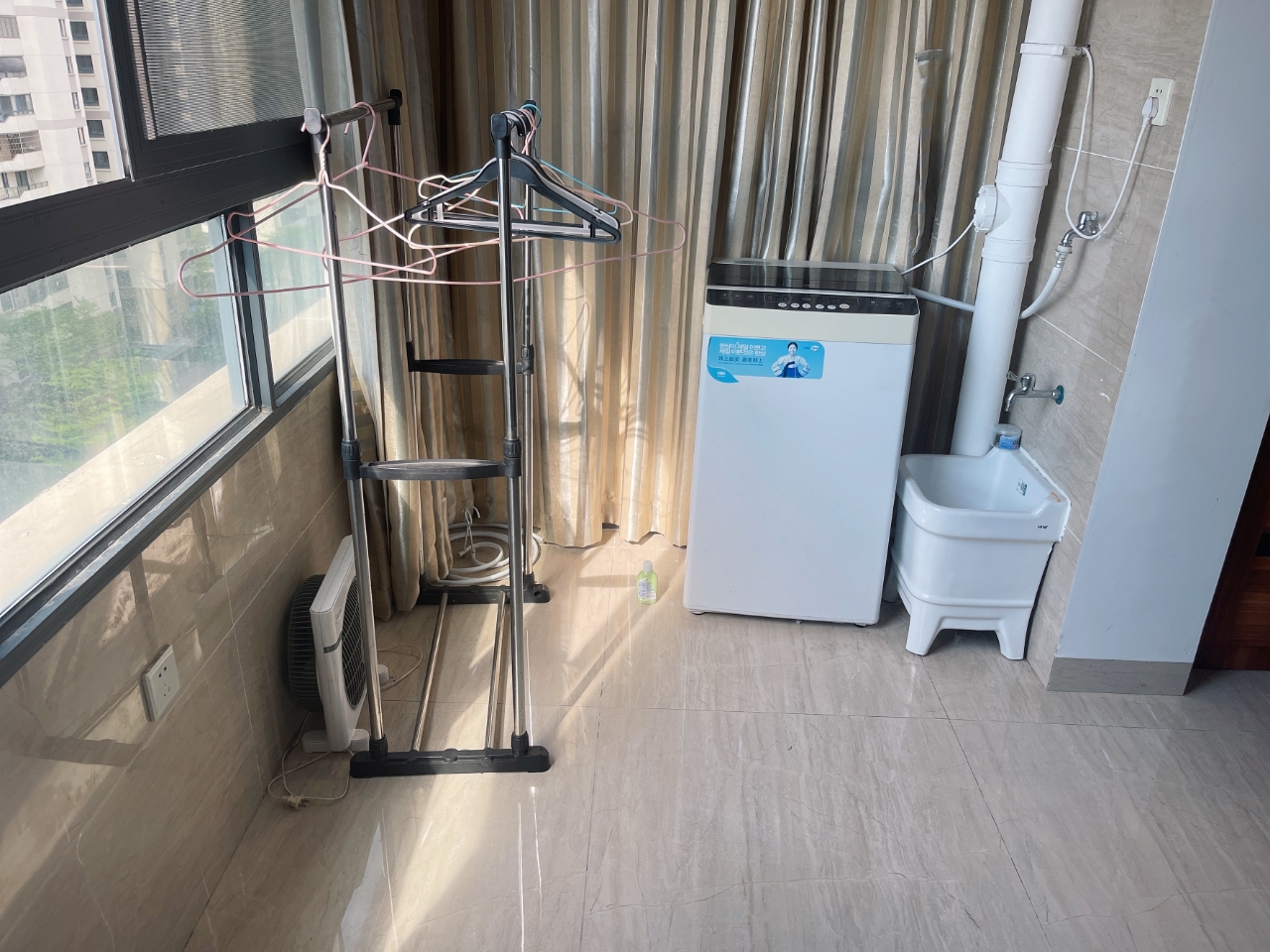 新城吾悦广场 1室0厅1卫 1600.0元/月 新城吾悦广场 1室0厅1卫 1600.0元/月室内图