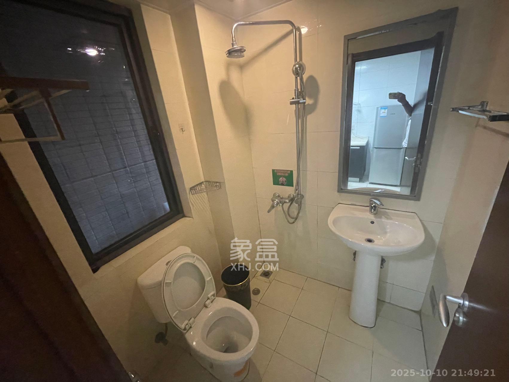 藏珑湖上国际花园 1室1厅1卫 1700.0元/月 藏珑湖上国际花园 1室1厅1卫 1700.0元/月室内图