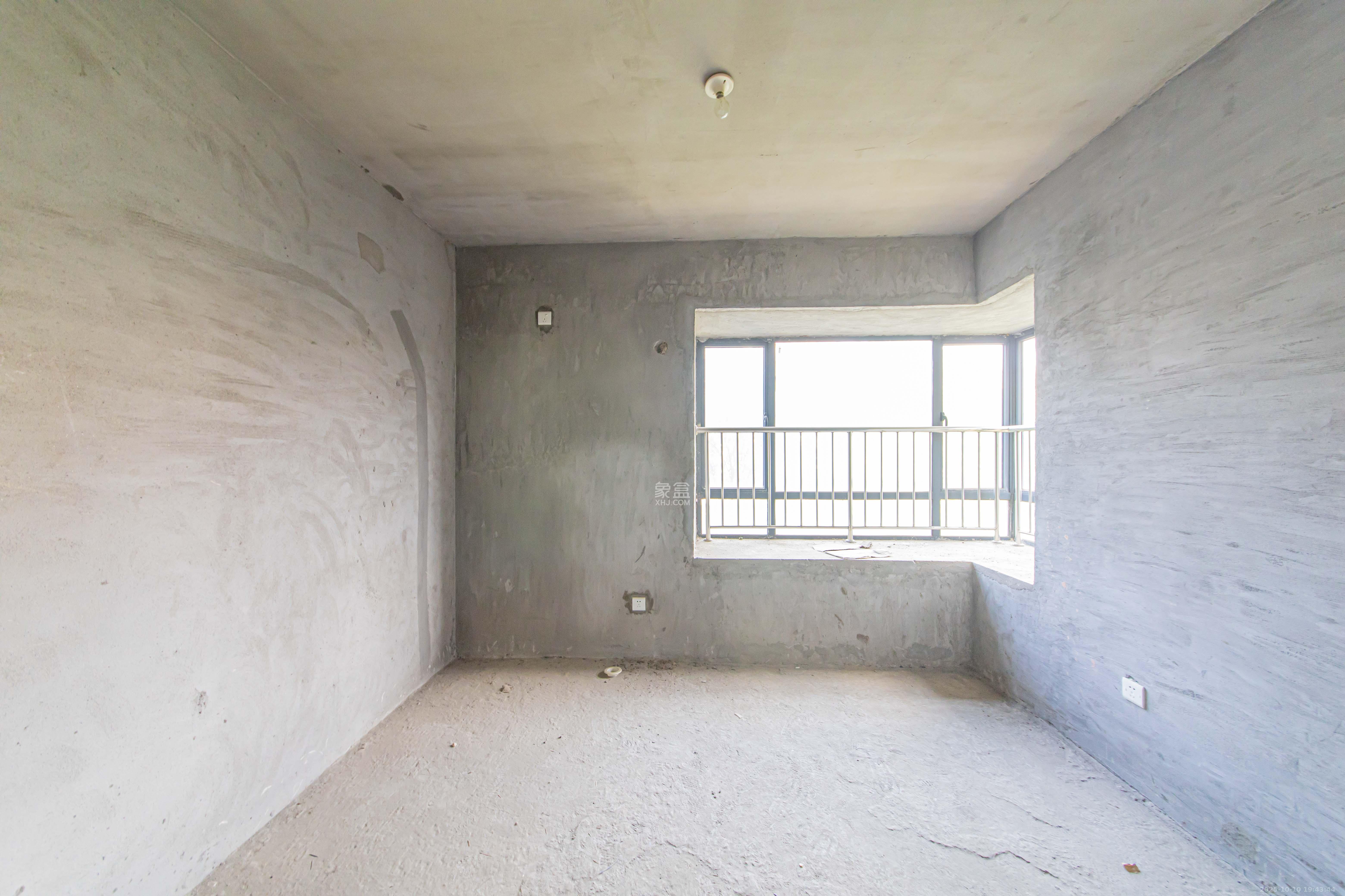 保利花园  3室2厅2卫    95.0万卧室