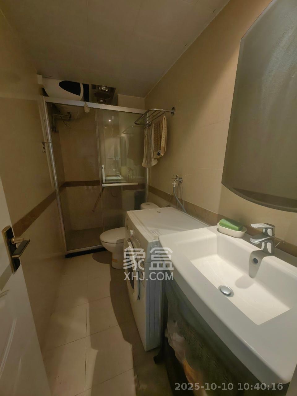 壹号公馆  1室1厅1卫    2200.0元/月室内图