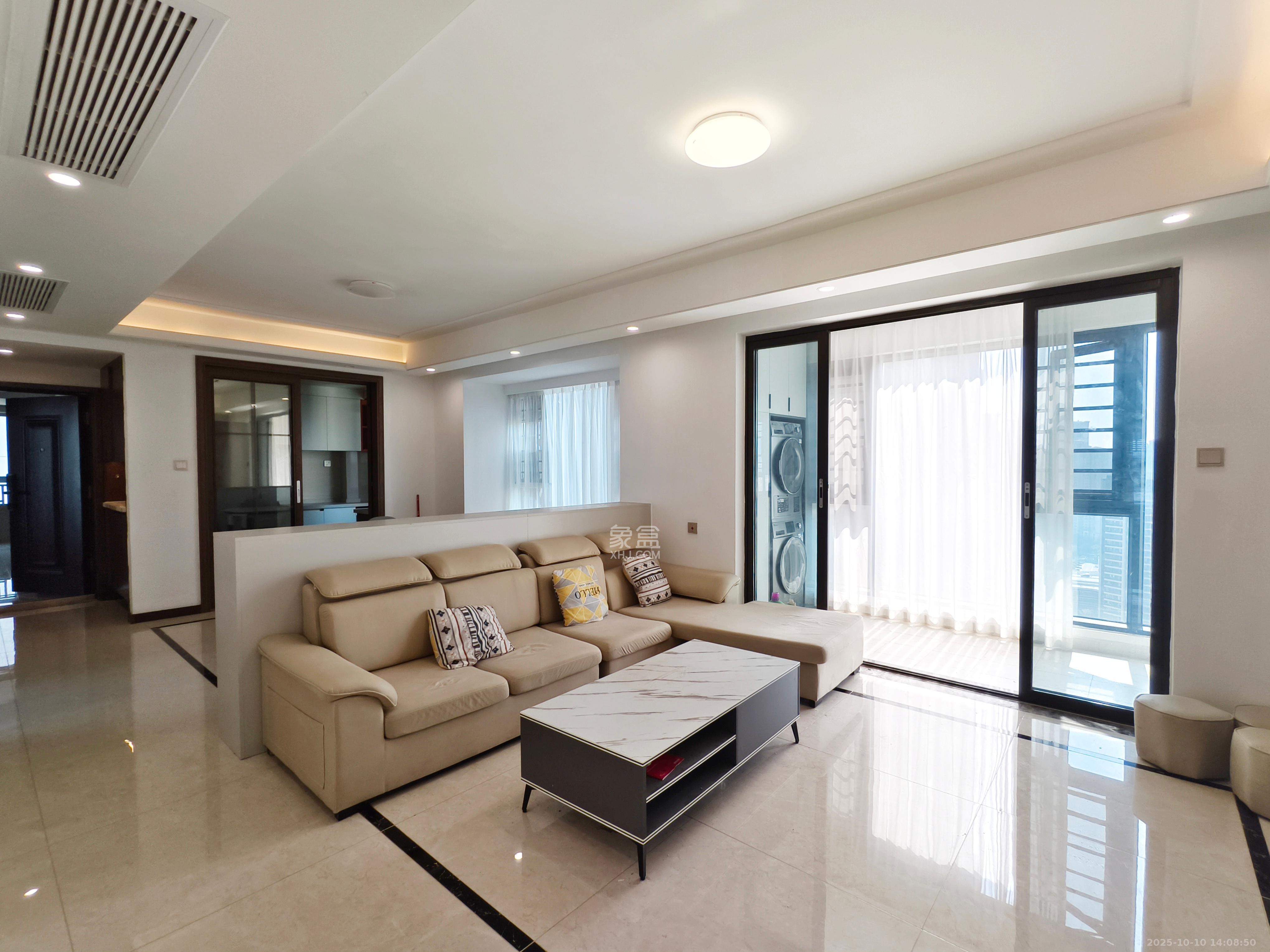 中欣楚天御府E区  3室2厅2卫    4000.0元/月室内图