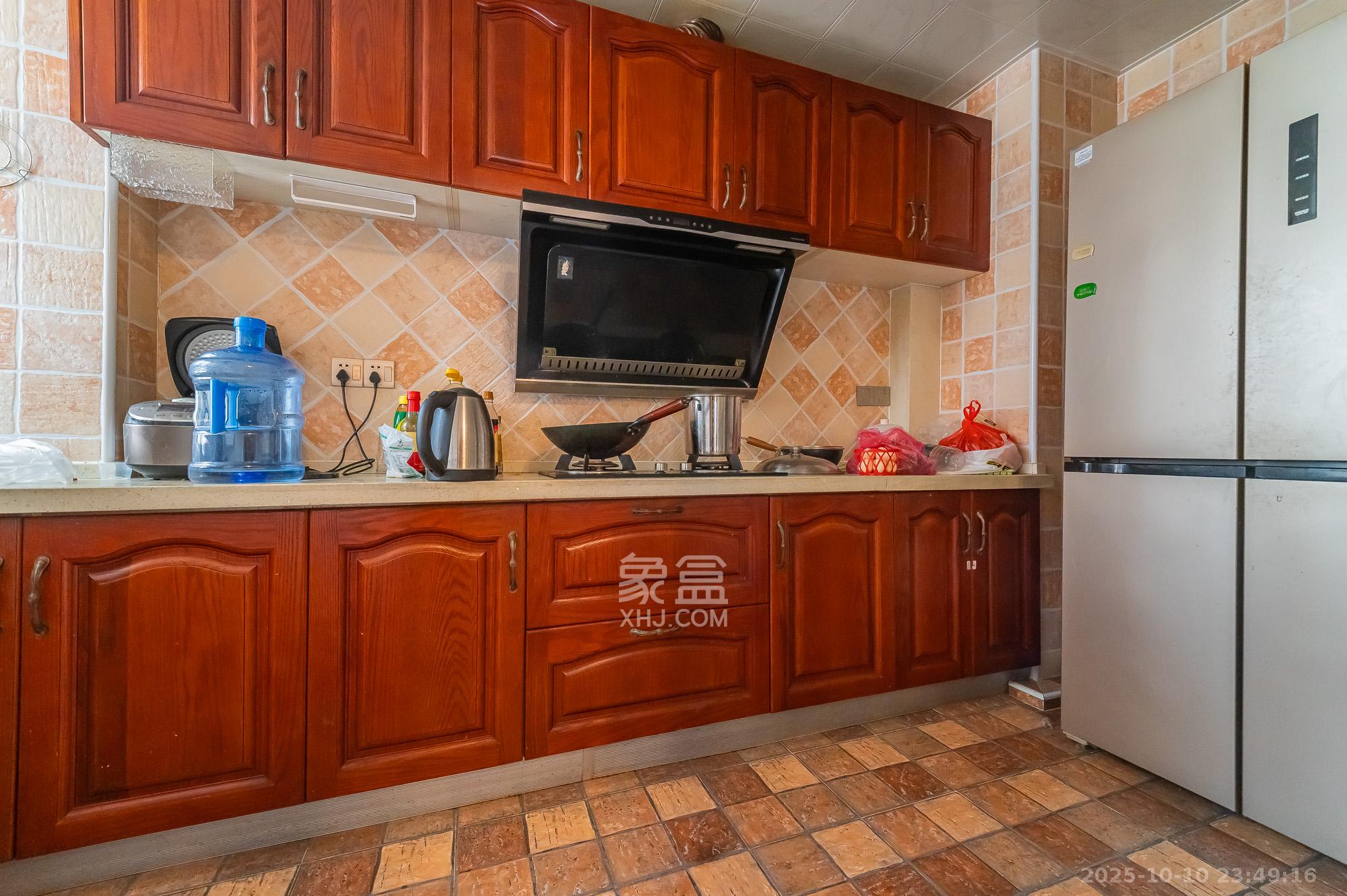 恒基凯旋门三期  3室2厅1卫    94.8万 恒基凯旋门三期  3室2厅1卫    94.8万厨房