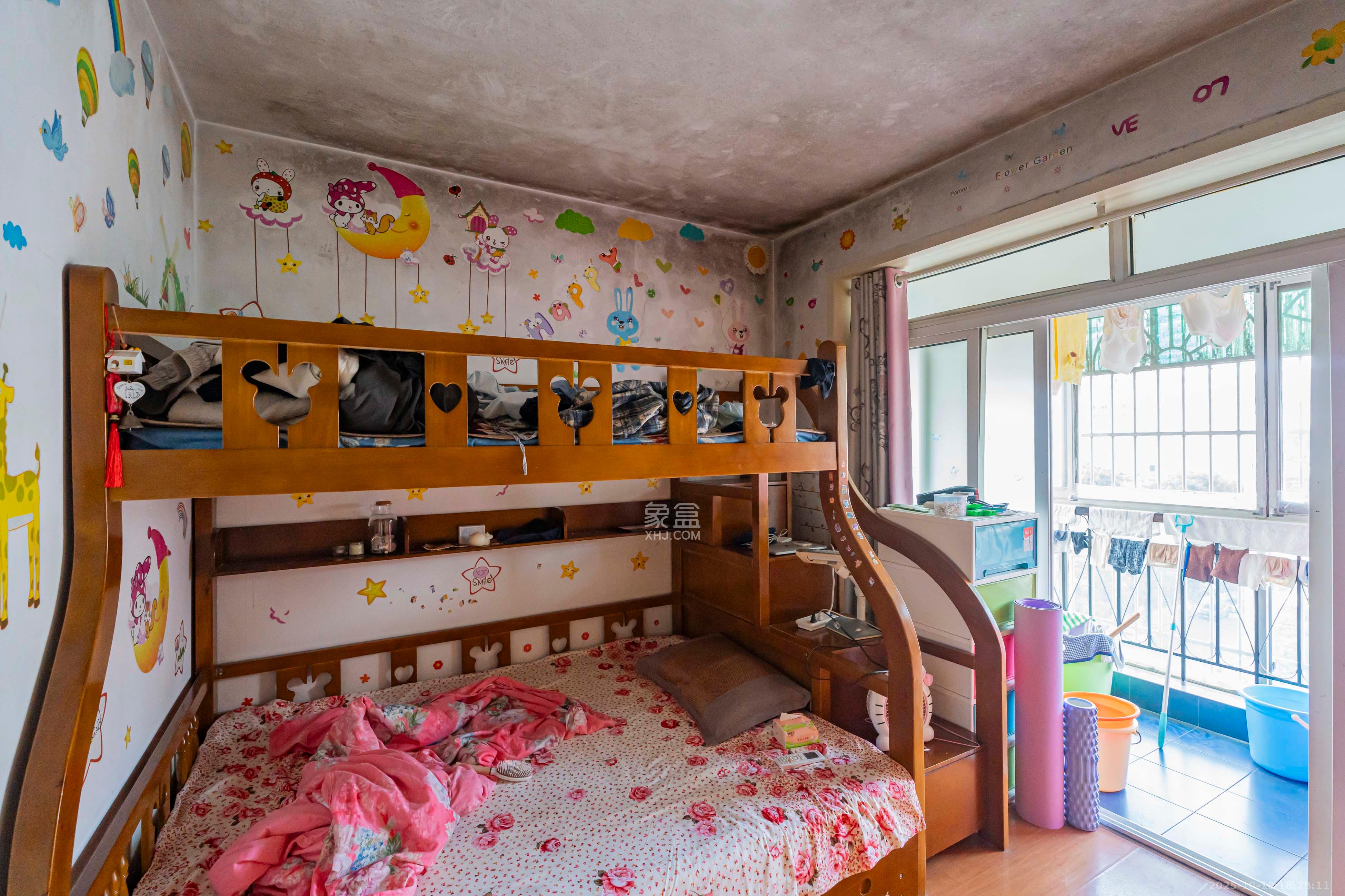 金帆小区  4室2厅2卫    79.0万 金帆小区  4室2厅2卫    79.0万卧室