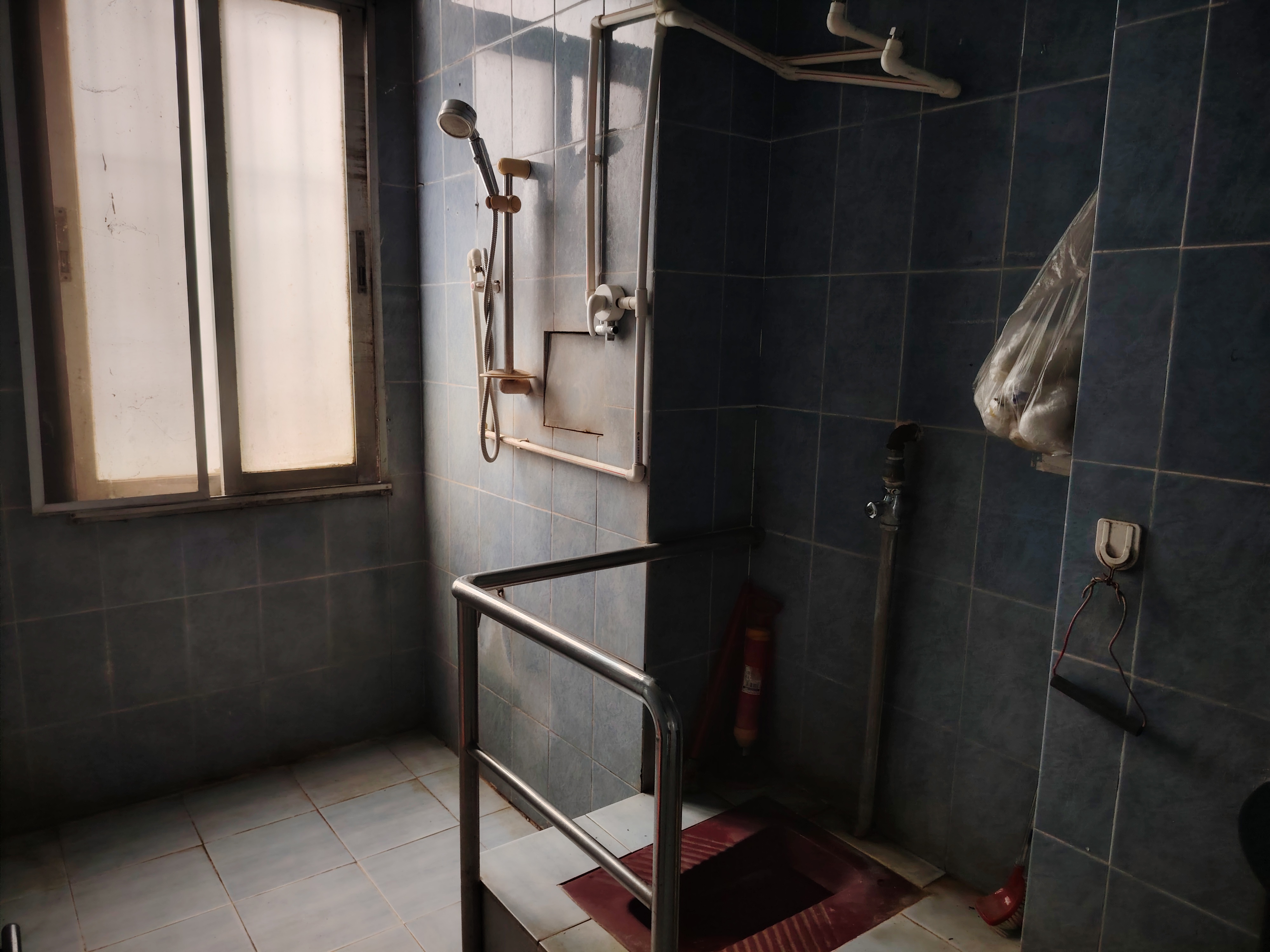 顺发新村 4室2厅1卫 2000.0元/月 顺发新村 4室2厅1卫 2000.0元/月室内图