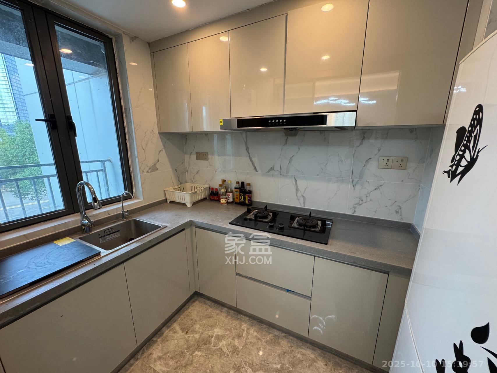 复地滨江金融中心 4室2厅2卫 5000.0元/月 复地滨江金融中心 4室2厅2卫 5000.0元/月室内图