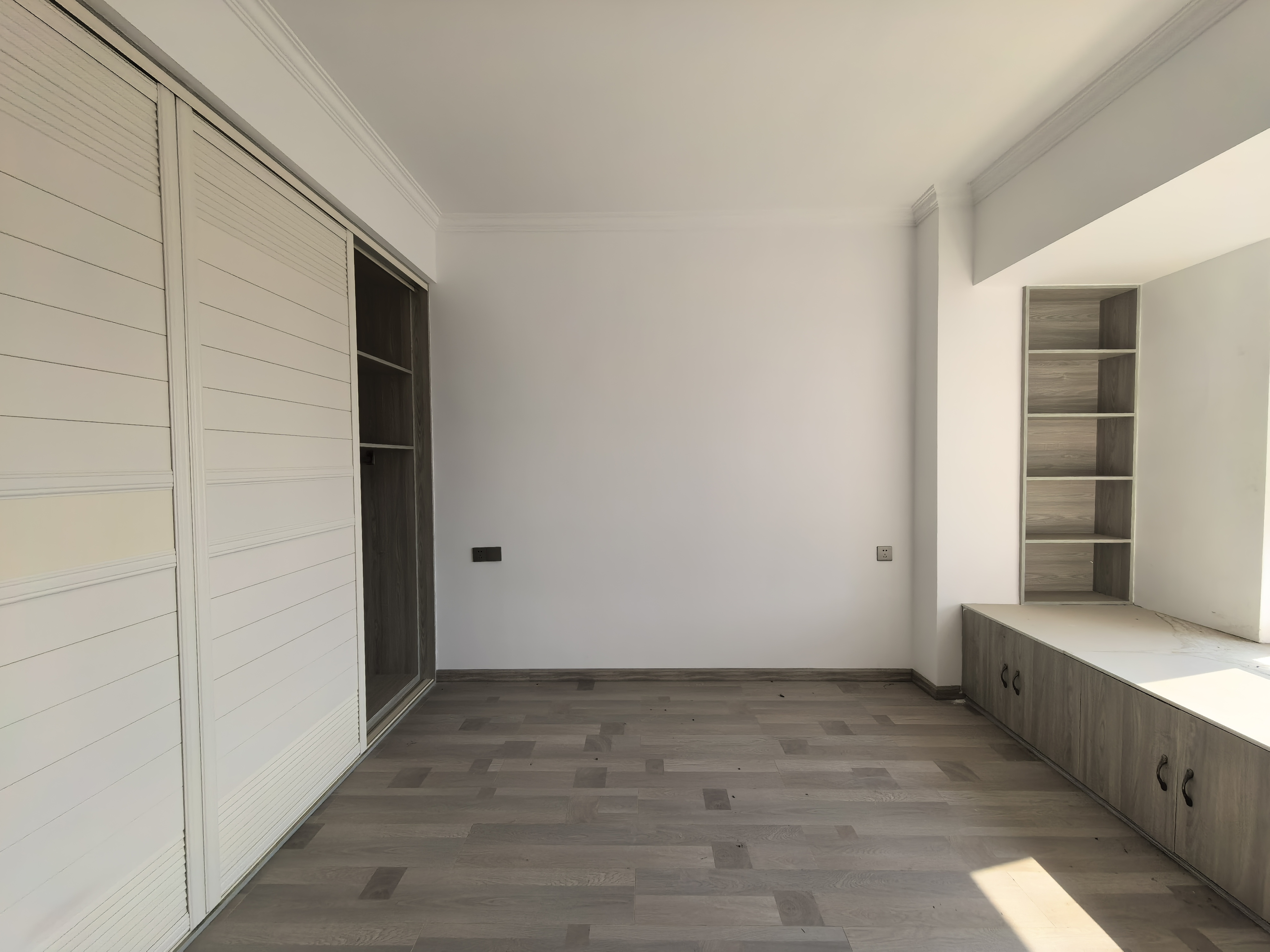 锦绣边城  3室2厅2卫    65.0万客厅