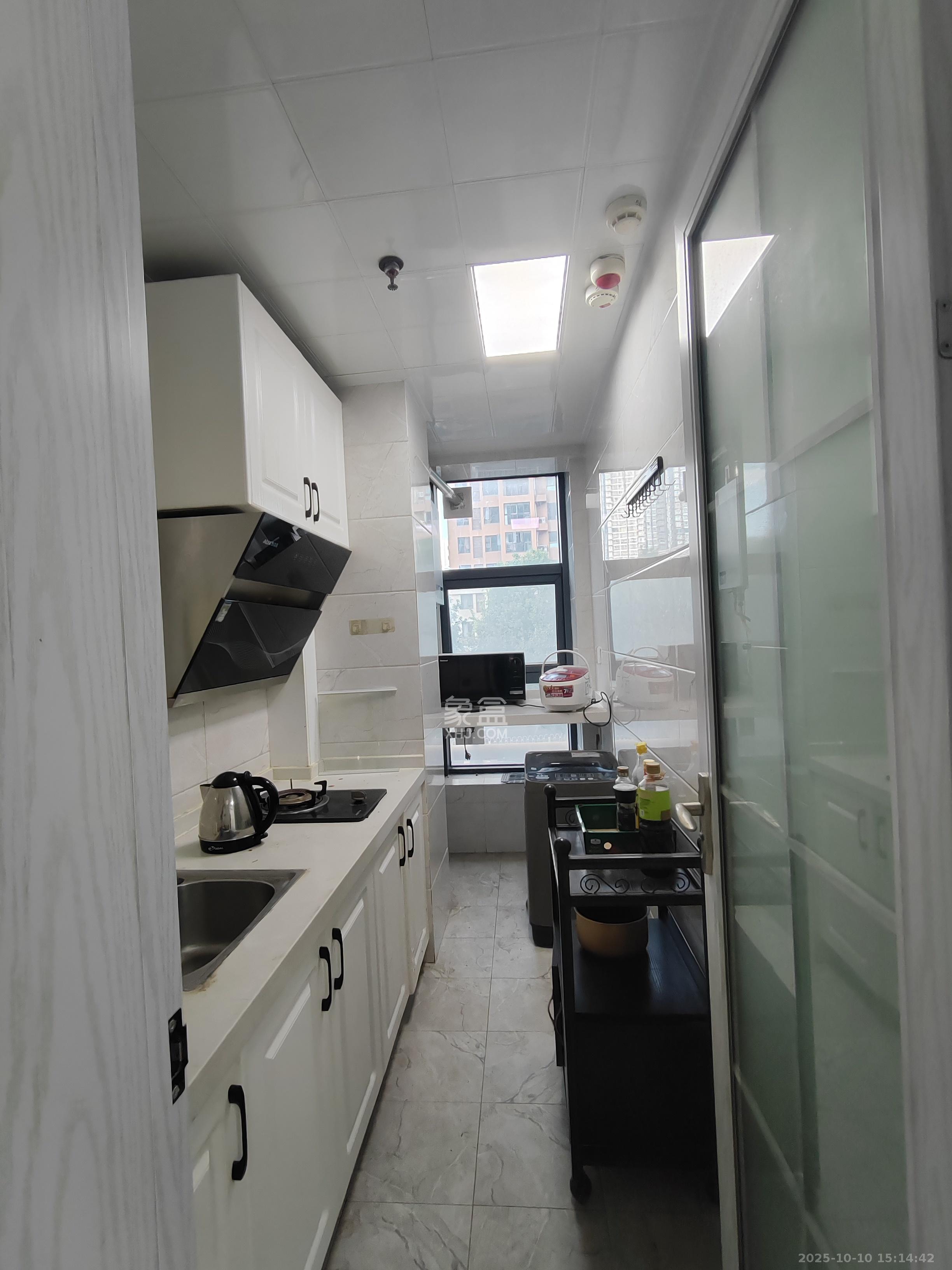 第六都（陆都小区）  1室1厅1卫    1600.0元/月室内图