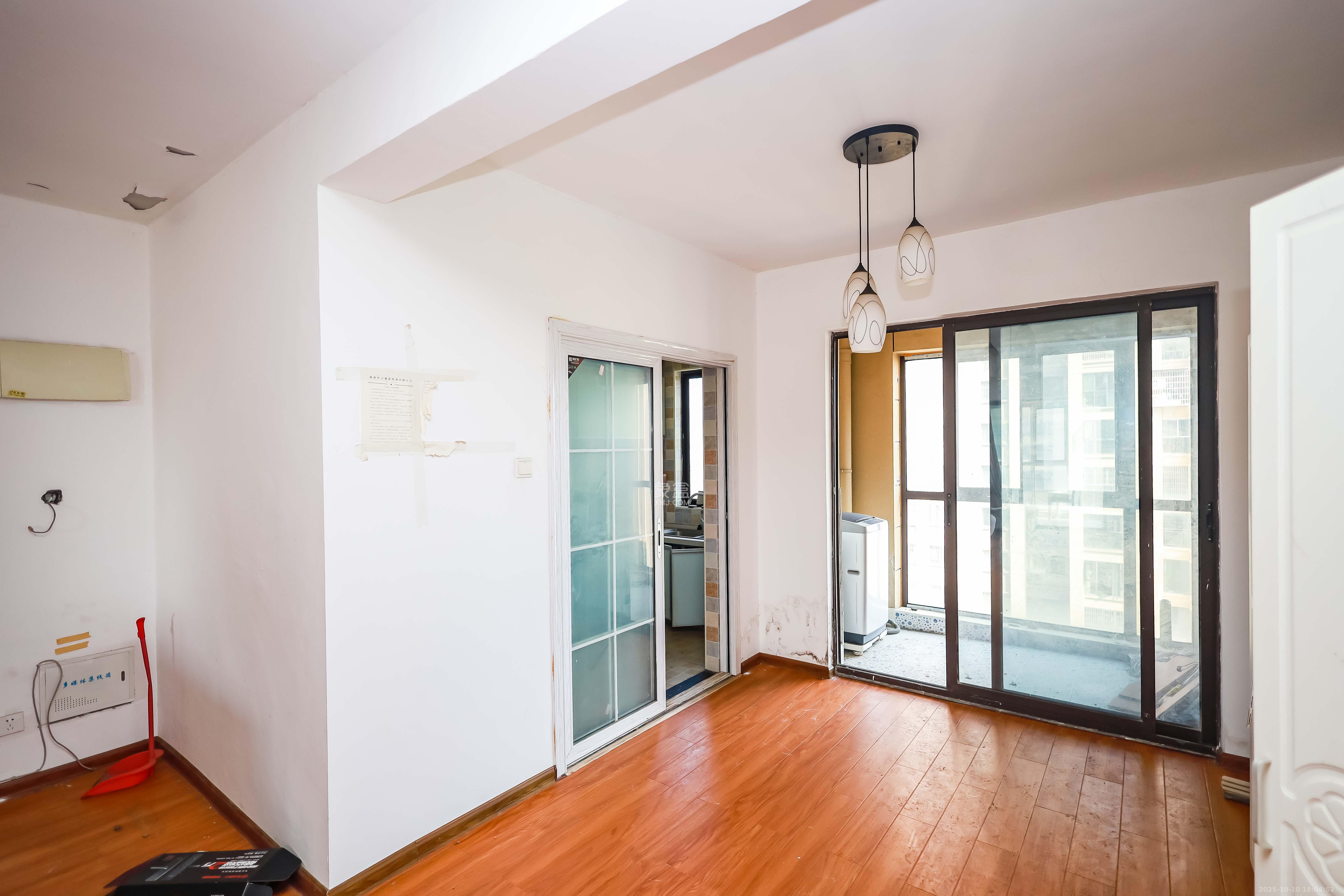 奥克斯缔壹城  4室2厅2卫    128.0万 奥克斯缔壹城  4室2厅2卫    128.0万客厅