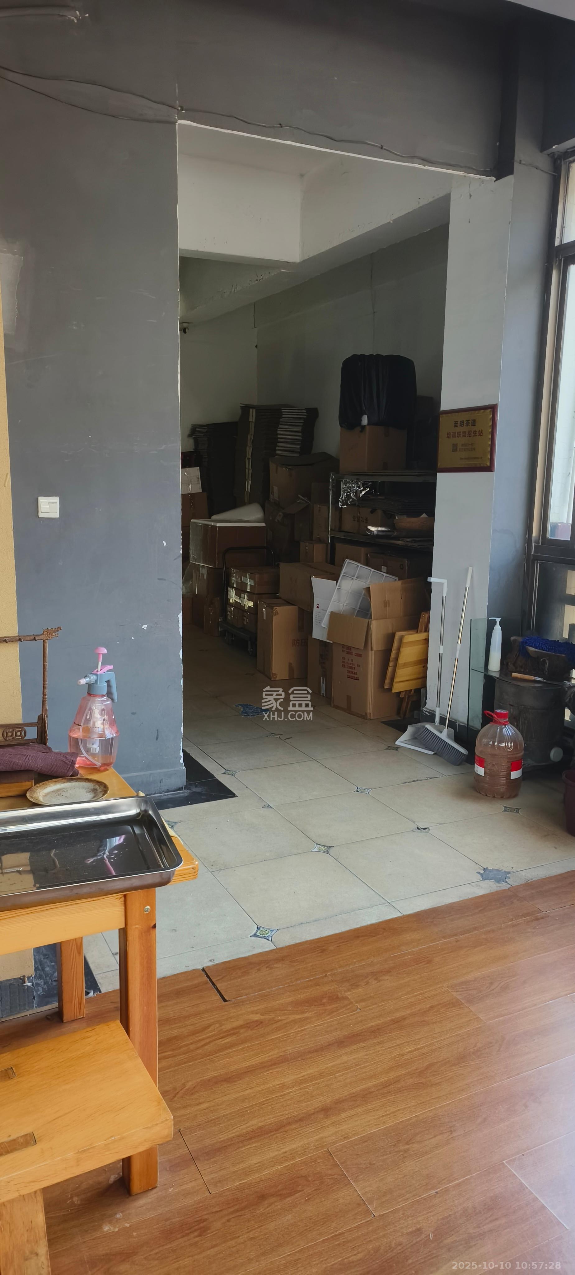 高桥茶叶市场（万家丽路）  1室1厅1卫    2200.0元/月室内图