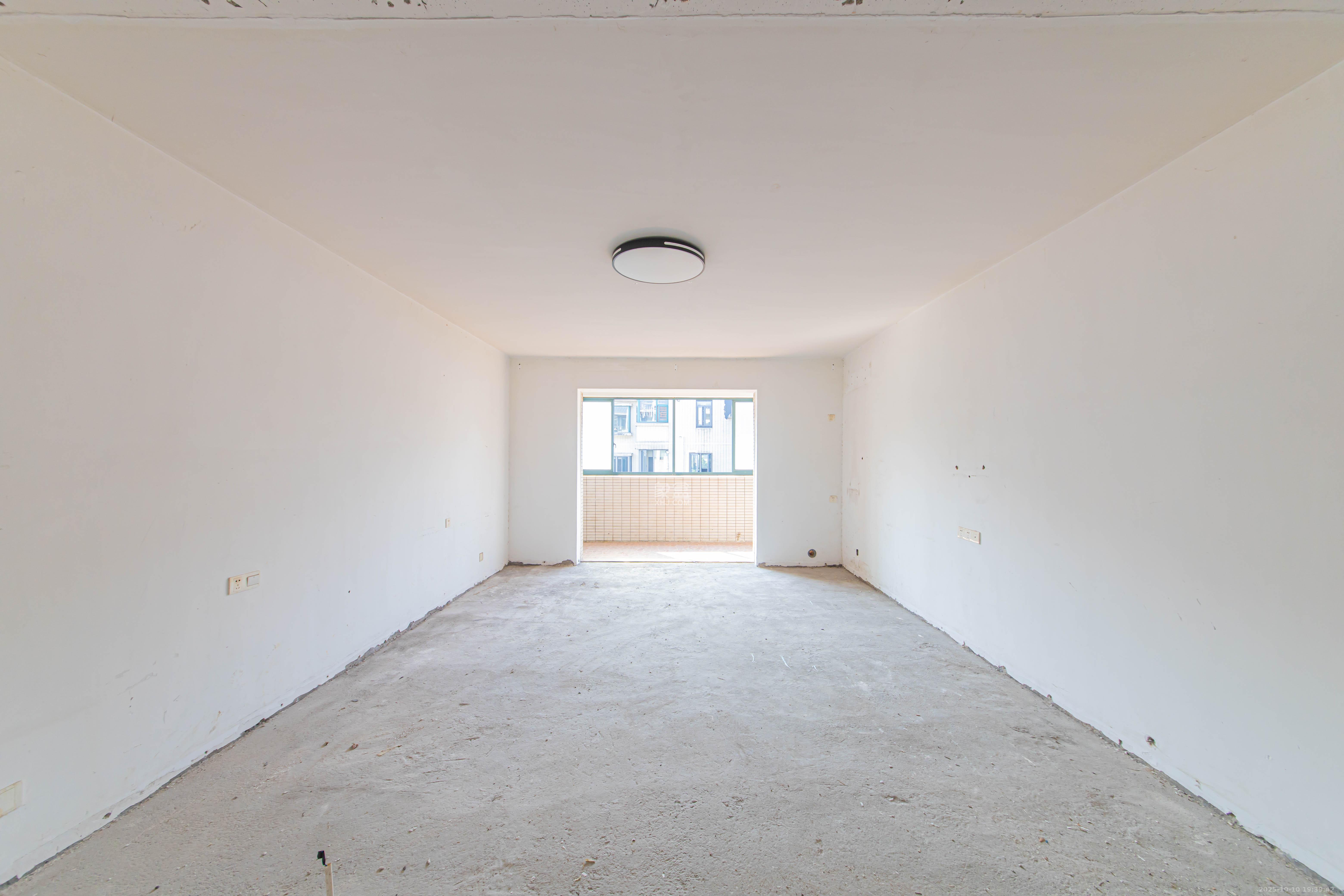 银桂苑  4室2厅2卫    126.0万