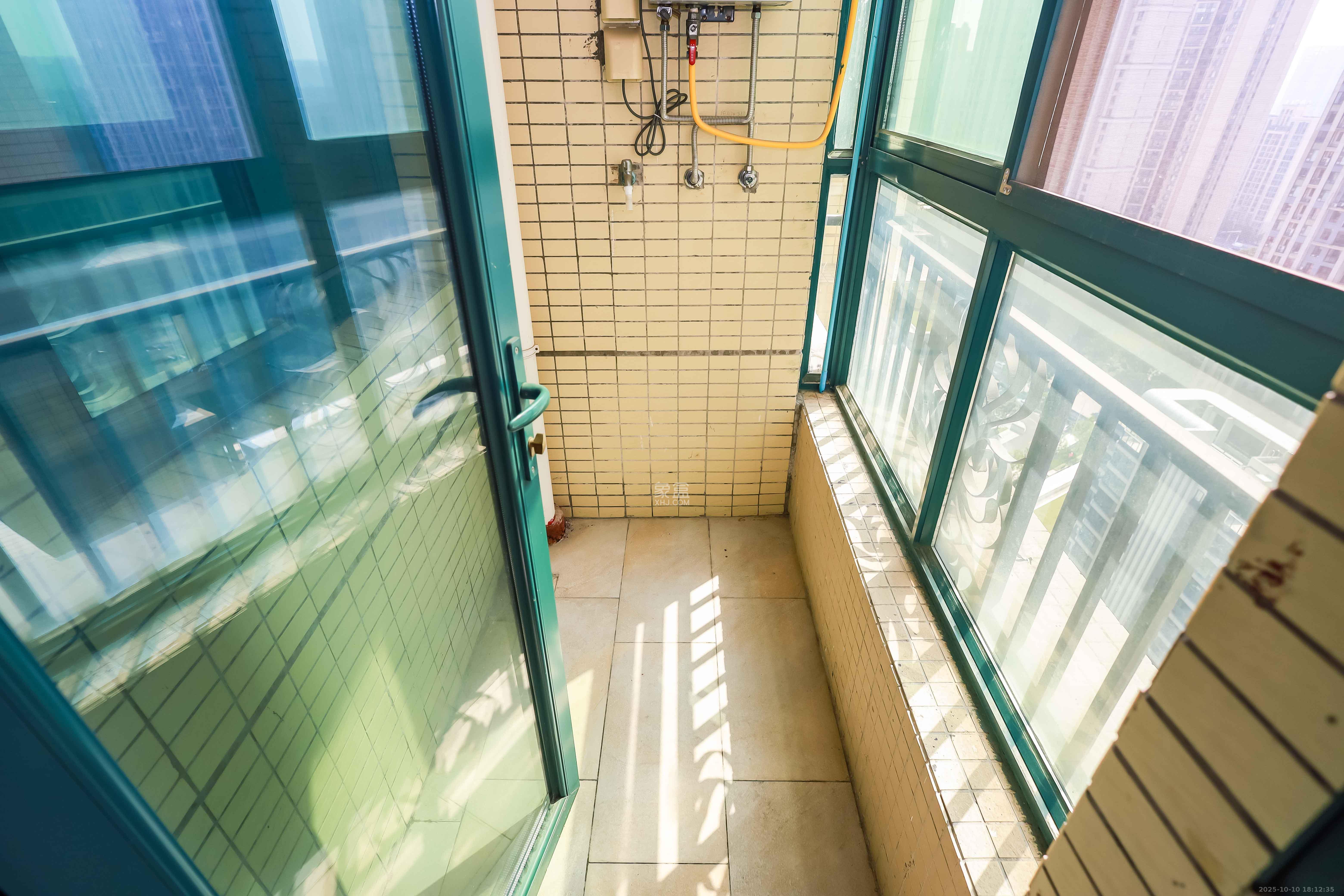 恒大华府  3室2厅1卫    118.0万阳台