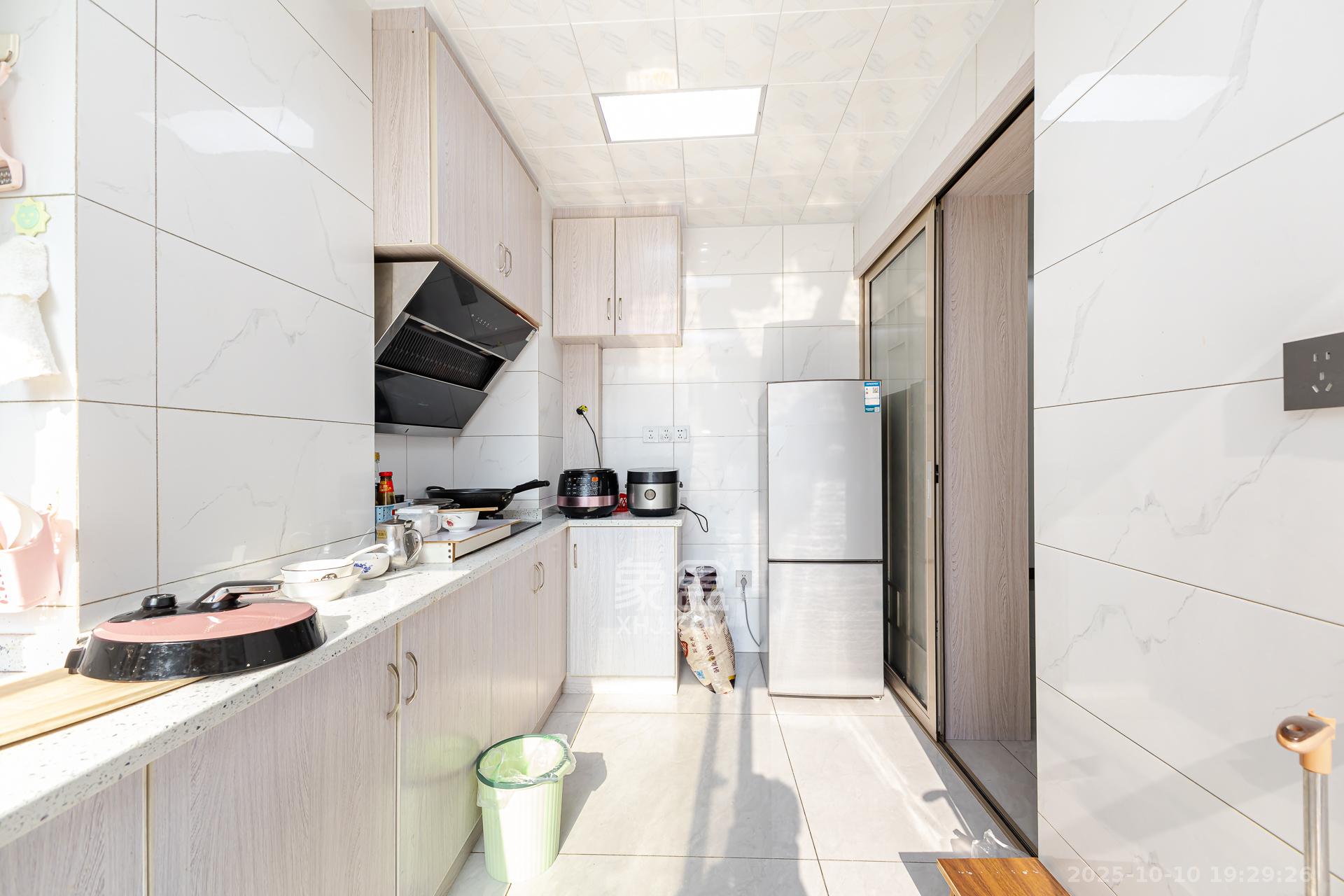 勤诚达境界城  3室2厅2卫    98.0万厨房