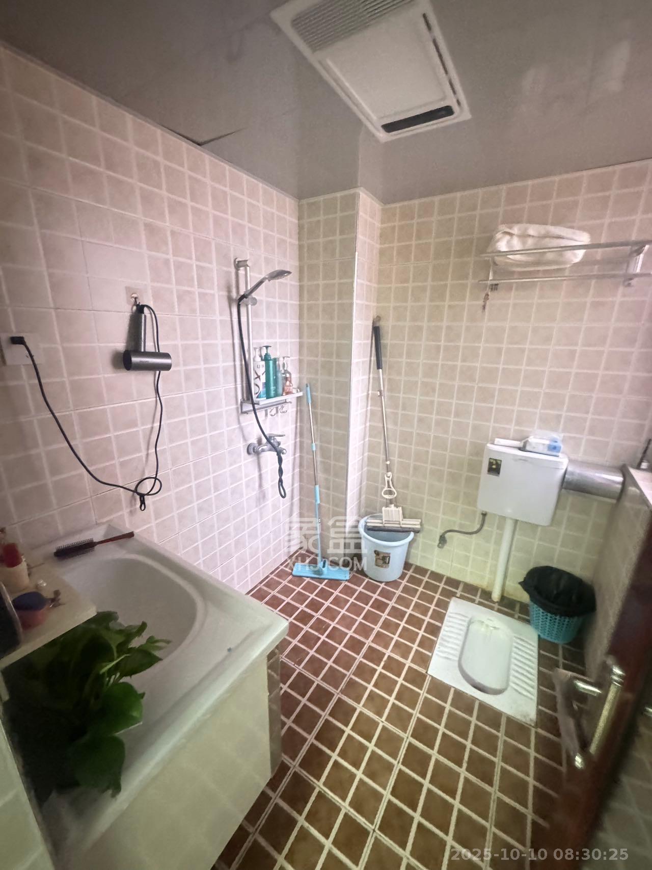 卓越蔚蓝海岸二期  3室2厅2卫    2000.0元/月室内图