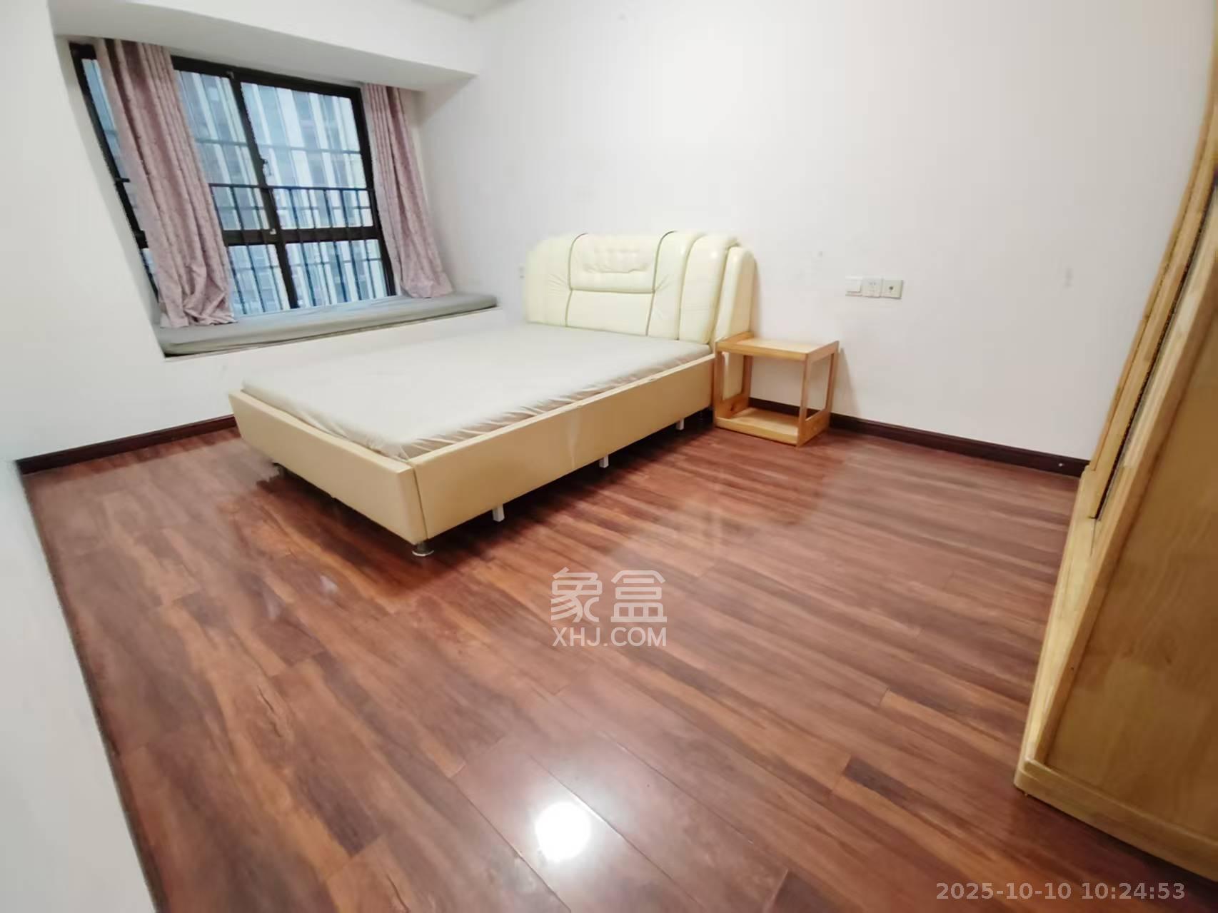 绿地中央广场  3室2厅1卫    2600.0元/月 绿地中央广场  3室2厅1卫    2600.0元/月室内图