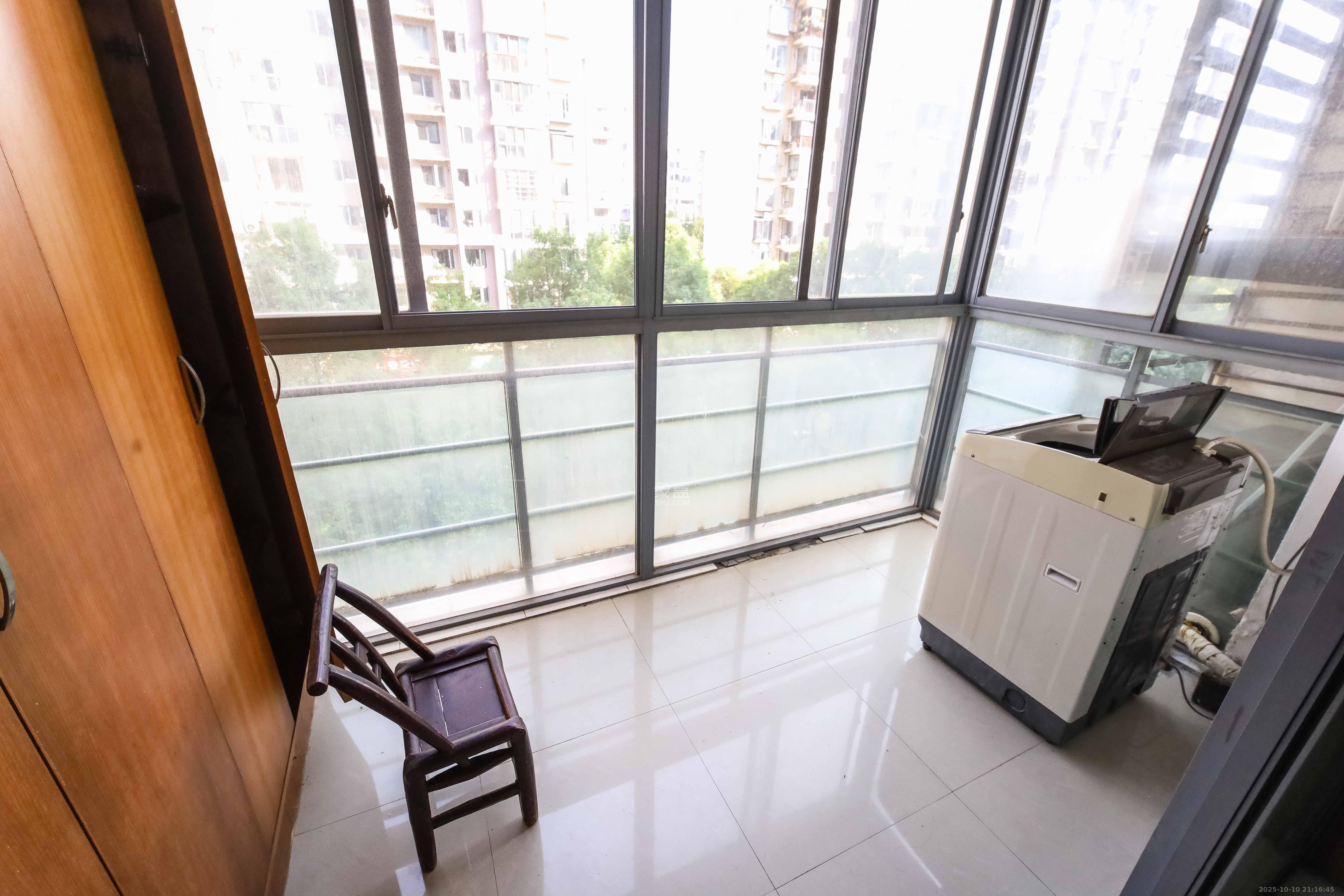 银港水晶城 2室2厅1卫 60.8万 银港水晶城 2室2厅1卫 60.8万阳台