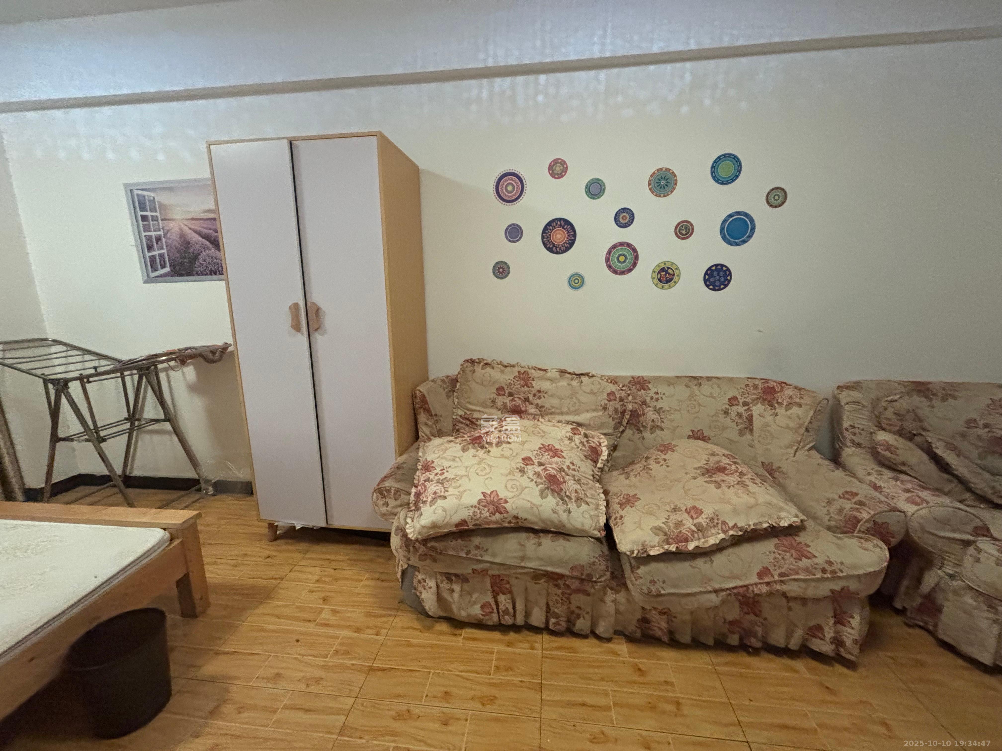 中建芙蓉工社 1室1厅1卫 900.0元/月 中建芙蓉工社 1室1厅1卫 900.0元/月室内图