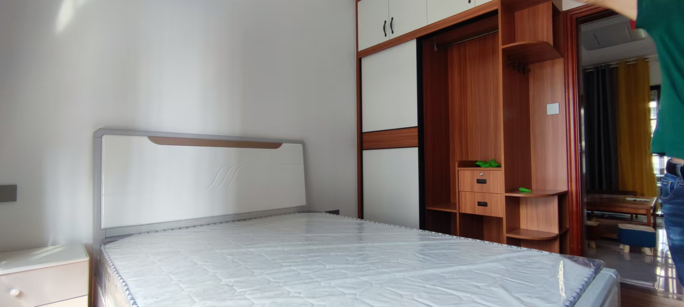 绿地海德公馆  4室2厅2卫    4500.0元/月室内图