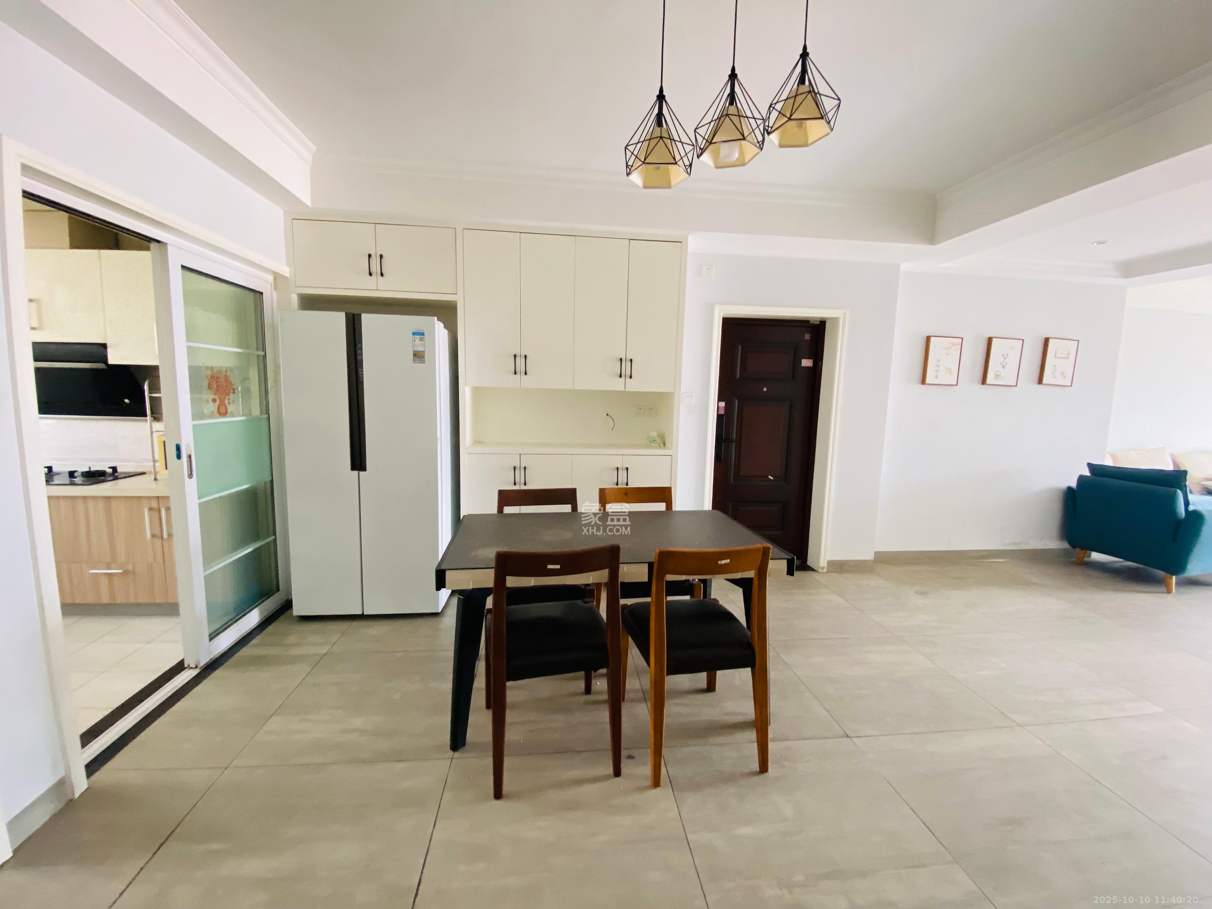 芙蓉别墅山庄(嘉湘华庭) 3室2厅2卫 3200.0元/月 芙蓉别墅山庄(嘉湘华庭) 3室2厅2卫 3200.0元/月室内图