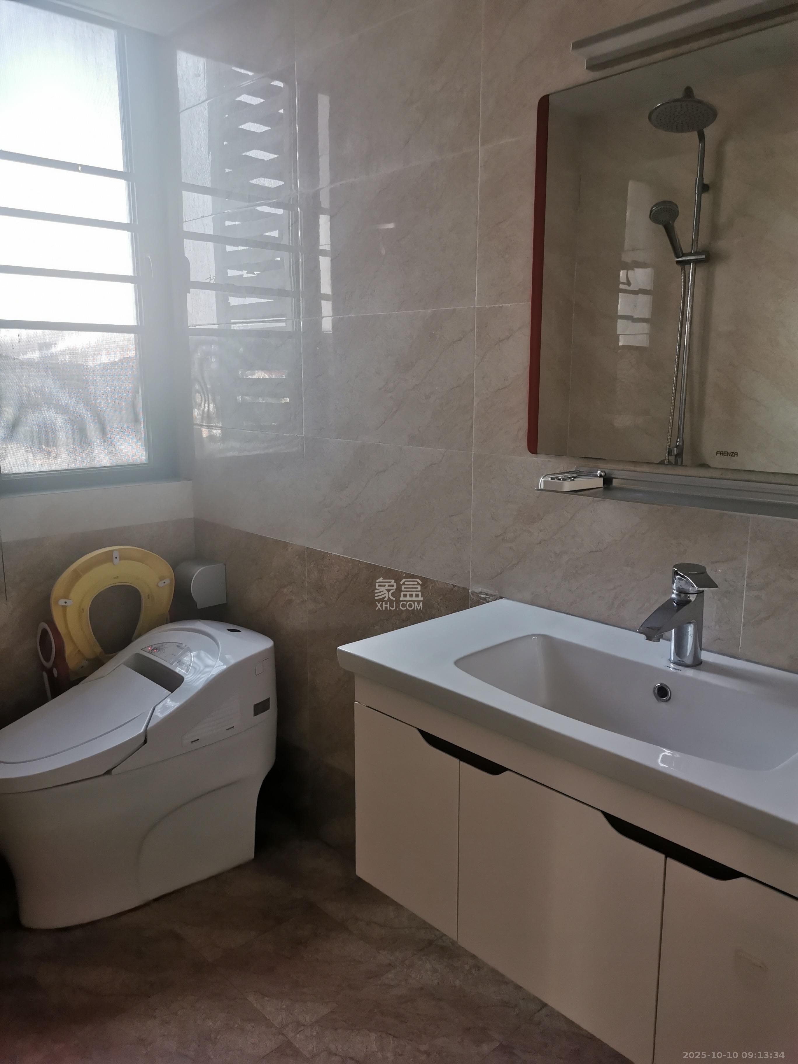 中粮自然天城 3室2厅2卫 2100.0元/月 中粮自然天城 3室2厅2卫 2100.0元/月室内图