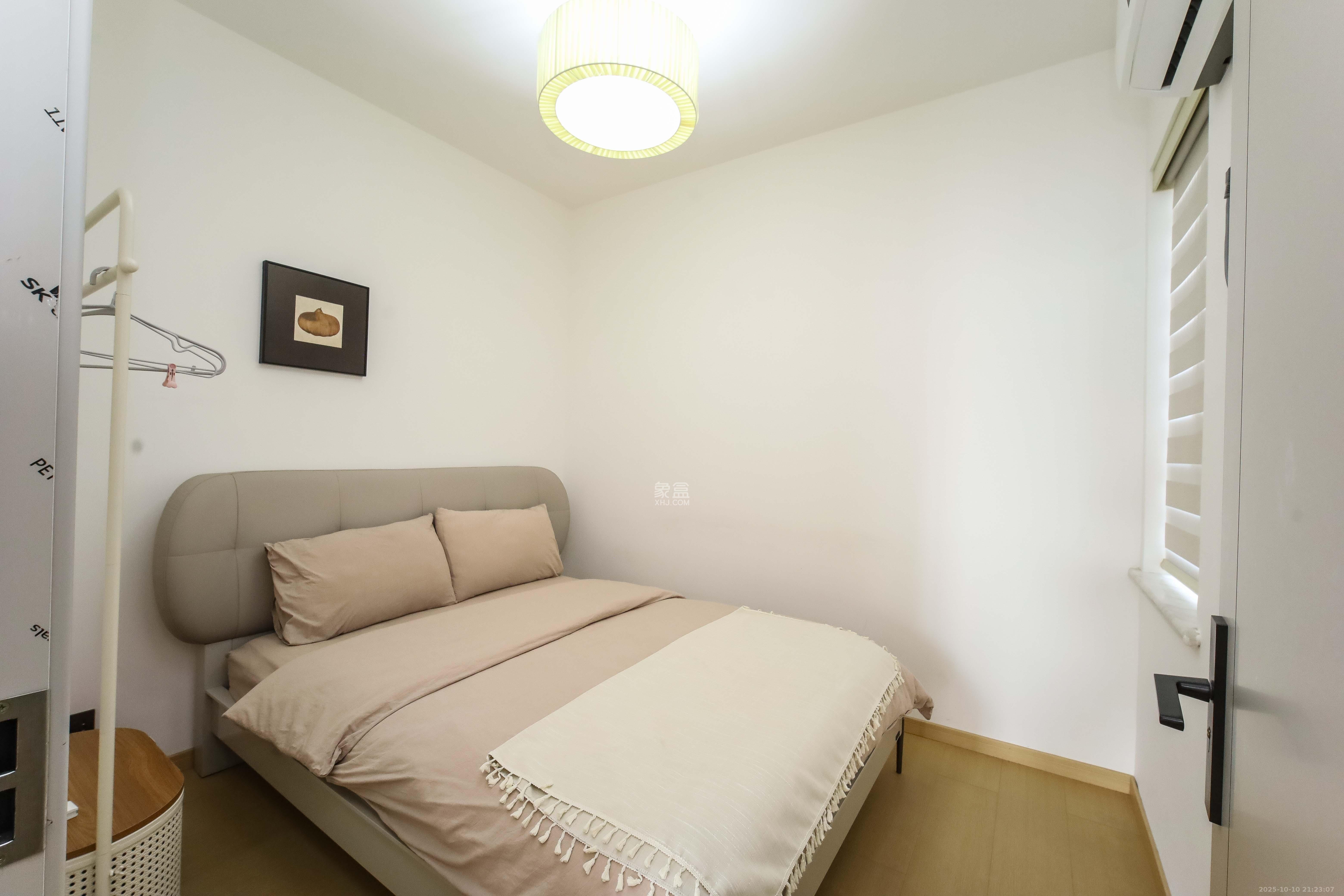 左岸右岸 3室2厅2卫 87.5万 左岸右岸 3室2厅2卫 87.5万卧室