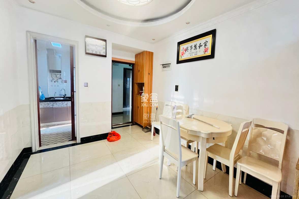 德惠雅苑(众星湘港公馆) 3室2厅1卫 2100.0元/月 德惠雅苑(众星湘港公馆) 3室2厅1卫 2100.0元/月室内图