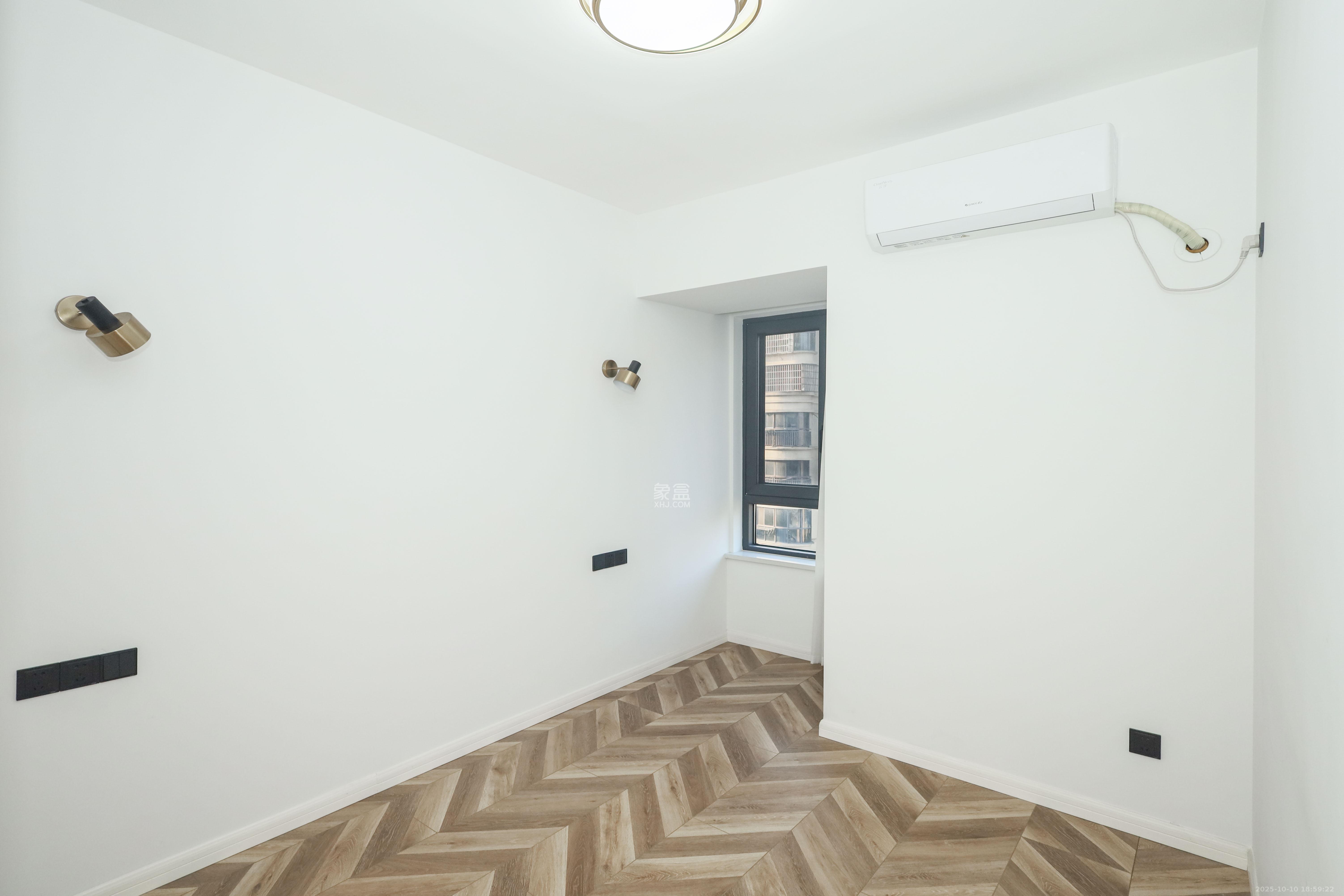 保利麓谷林语D区 4室2厅2卫 148.0万 保利麓谷林语D区 4室2厅2卫 148.0万卧室