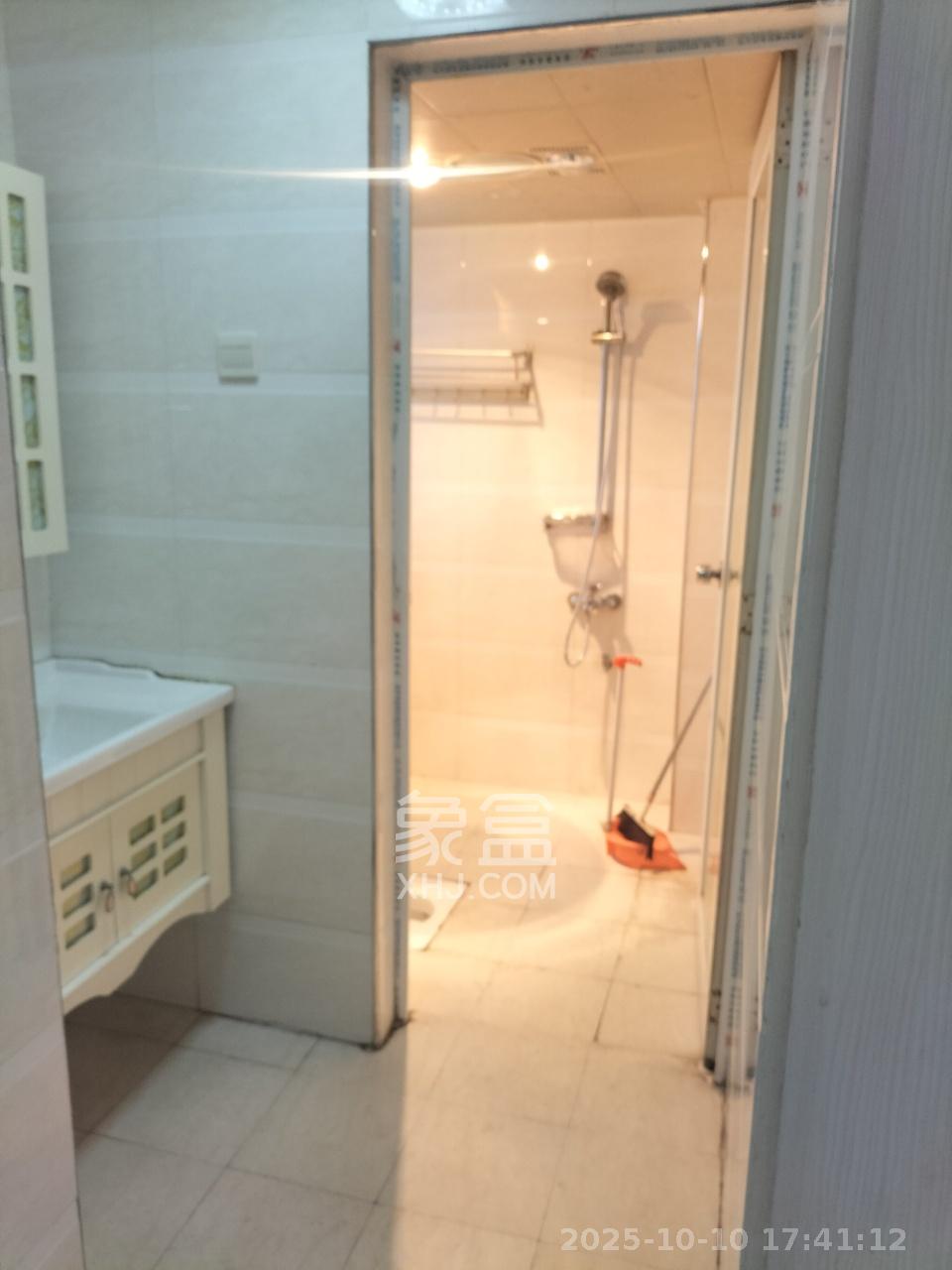 园艺小区  1室2厅1卫    1500.0元/月室内图