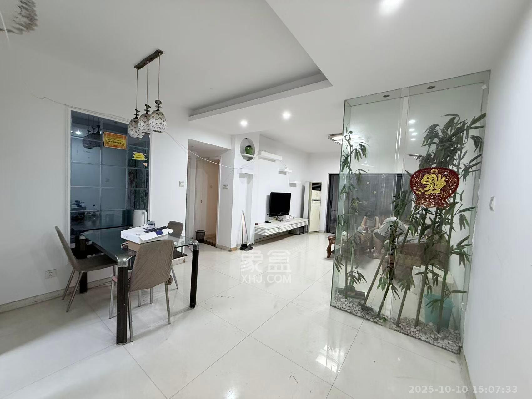 三万英尺  2室1厅1卫    2600.0元/月 三万英尺  2室1厅1卫    2600.0元/月室内图