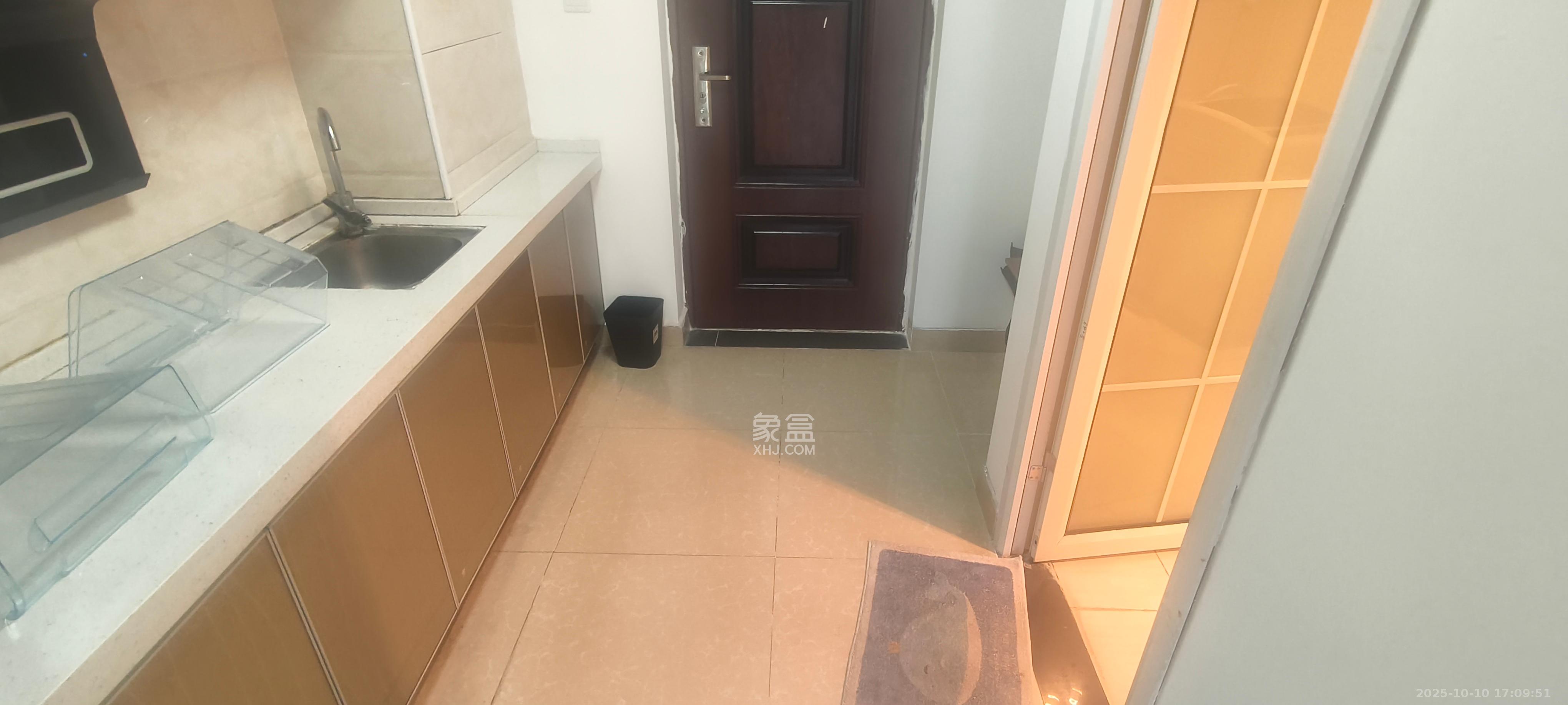 鑫远玲珑  1室1厅1卫    1350.0元/月 鑫远玲珑  1室1厅1卫    1350.0元/月室内图