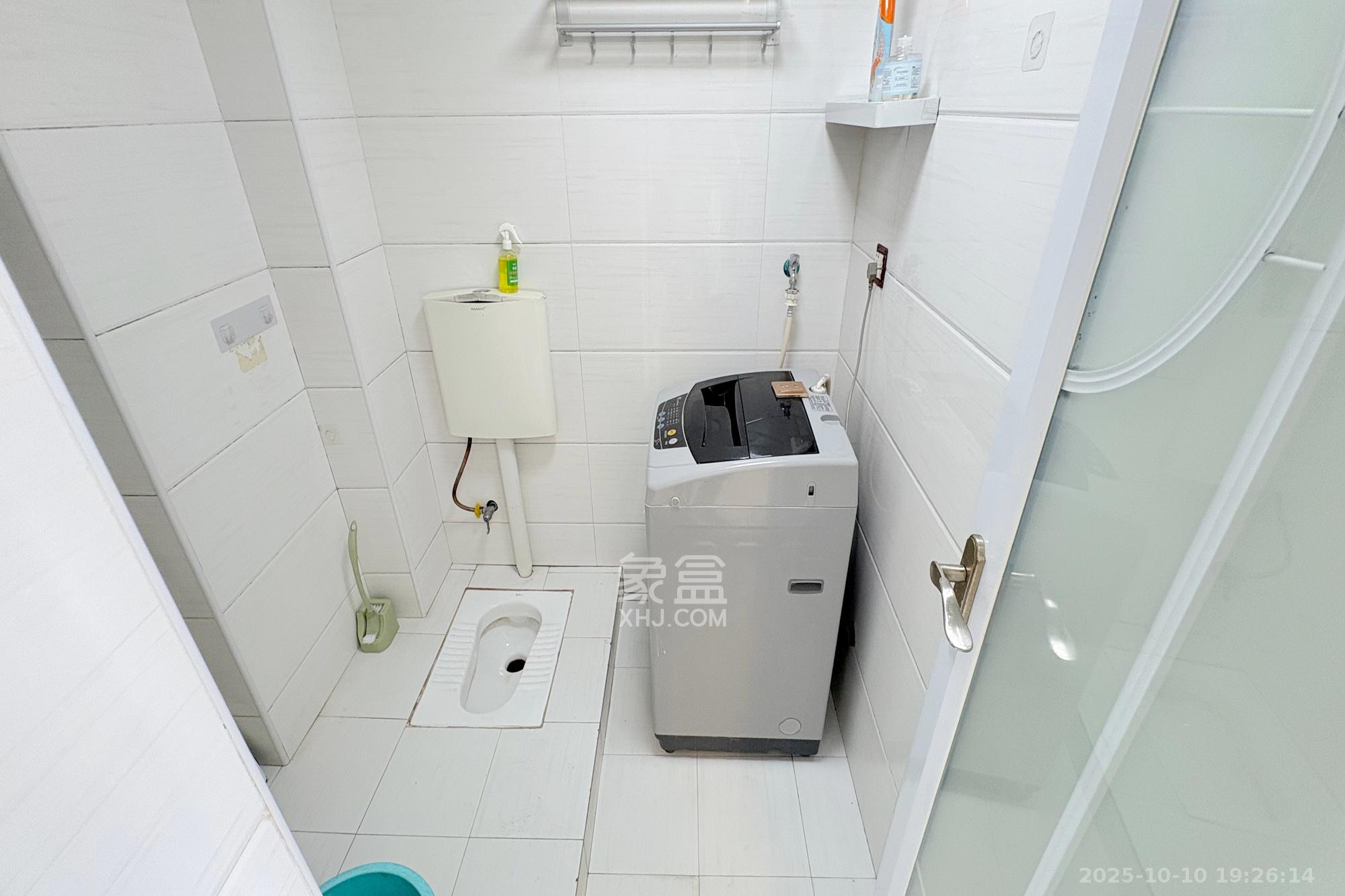 芙蓉同发  1室1厅1卫    52.0万卫生间