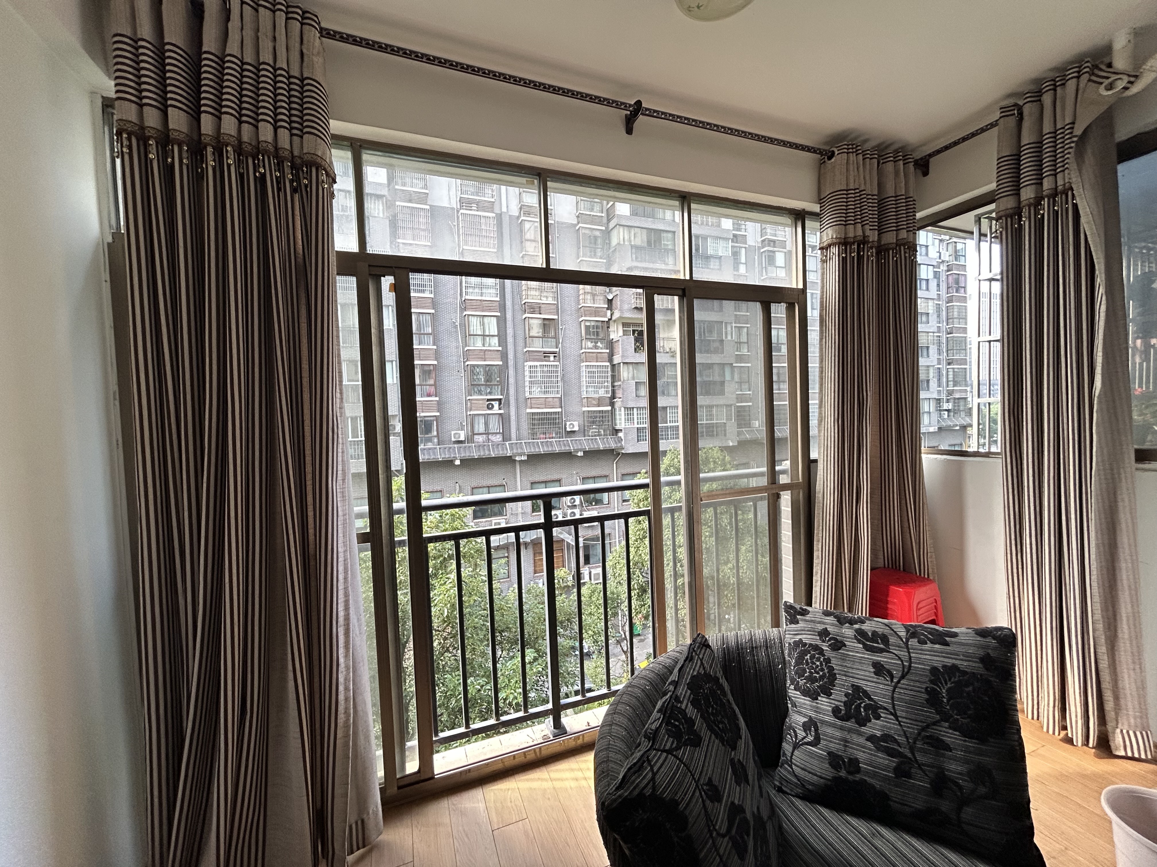 鸿泰冶金雅苑 1室1厅1卫 1300.0元/月 鸿泰冶金雅苑 1室1厅1卫 1300.0元/月室内图